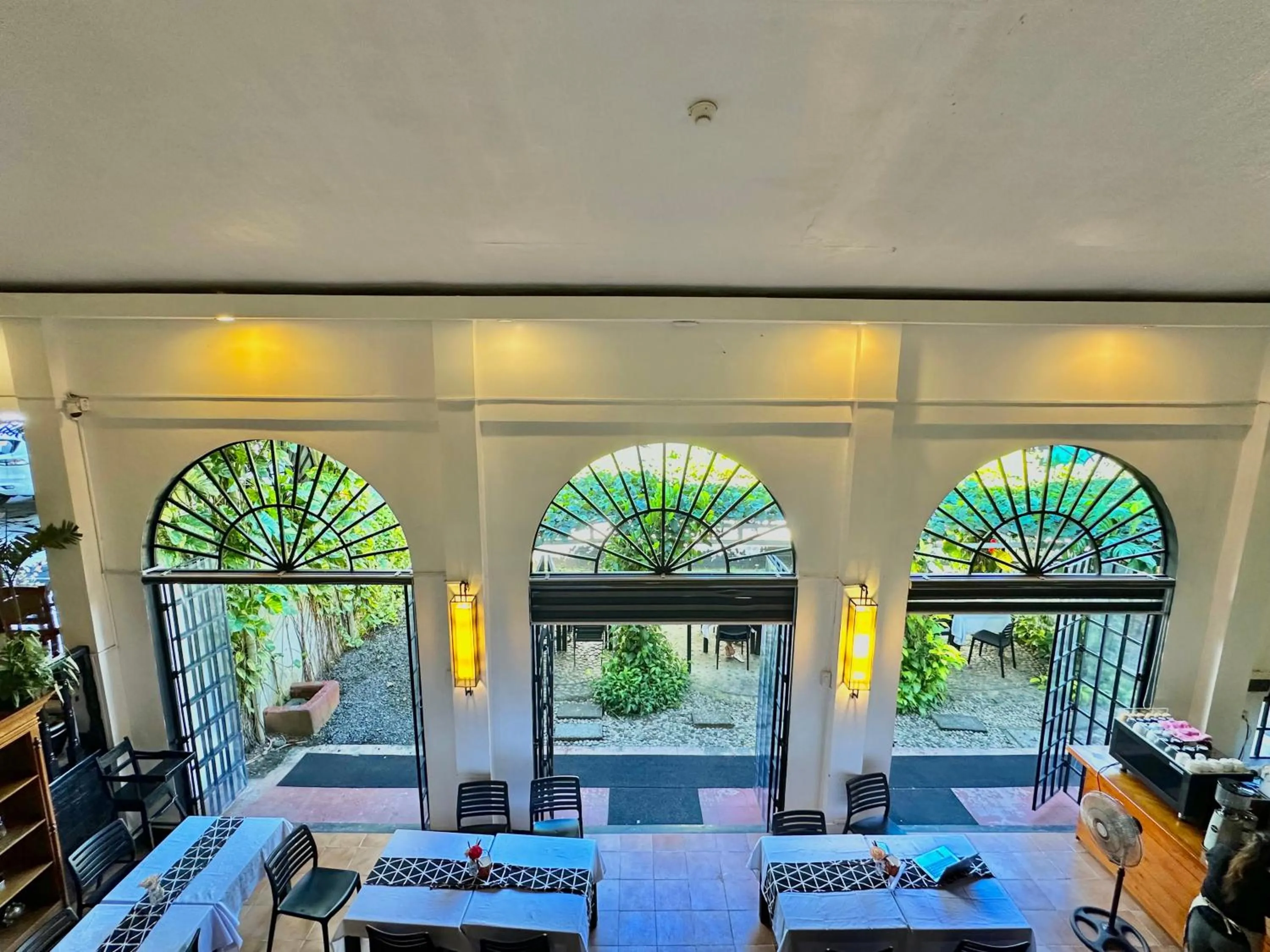 Restaurant/places to eat in Fernando's Hotel