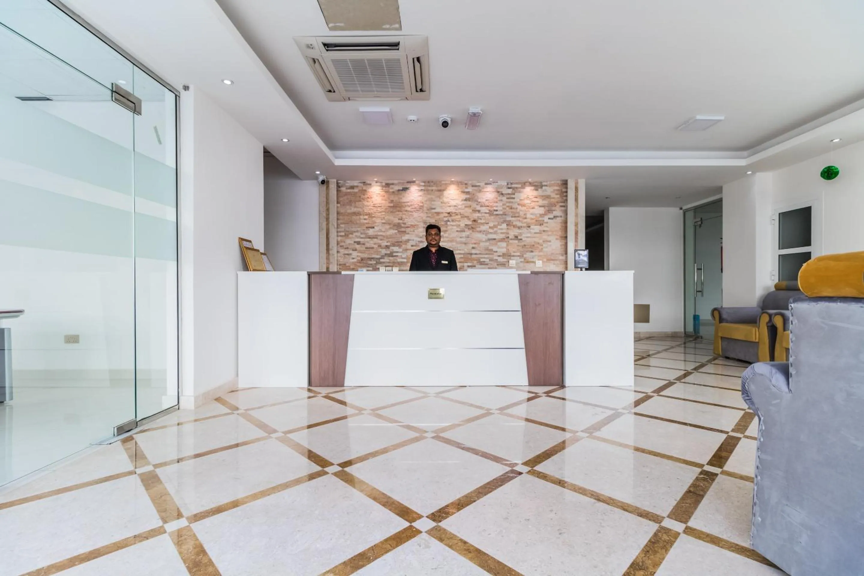 Lobby or reception in Super OYO 106 Muscat Grand Hotel Apartment