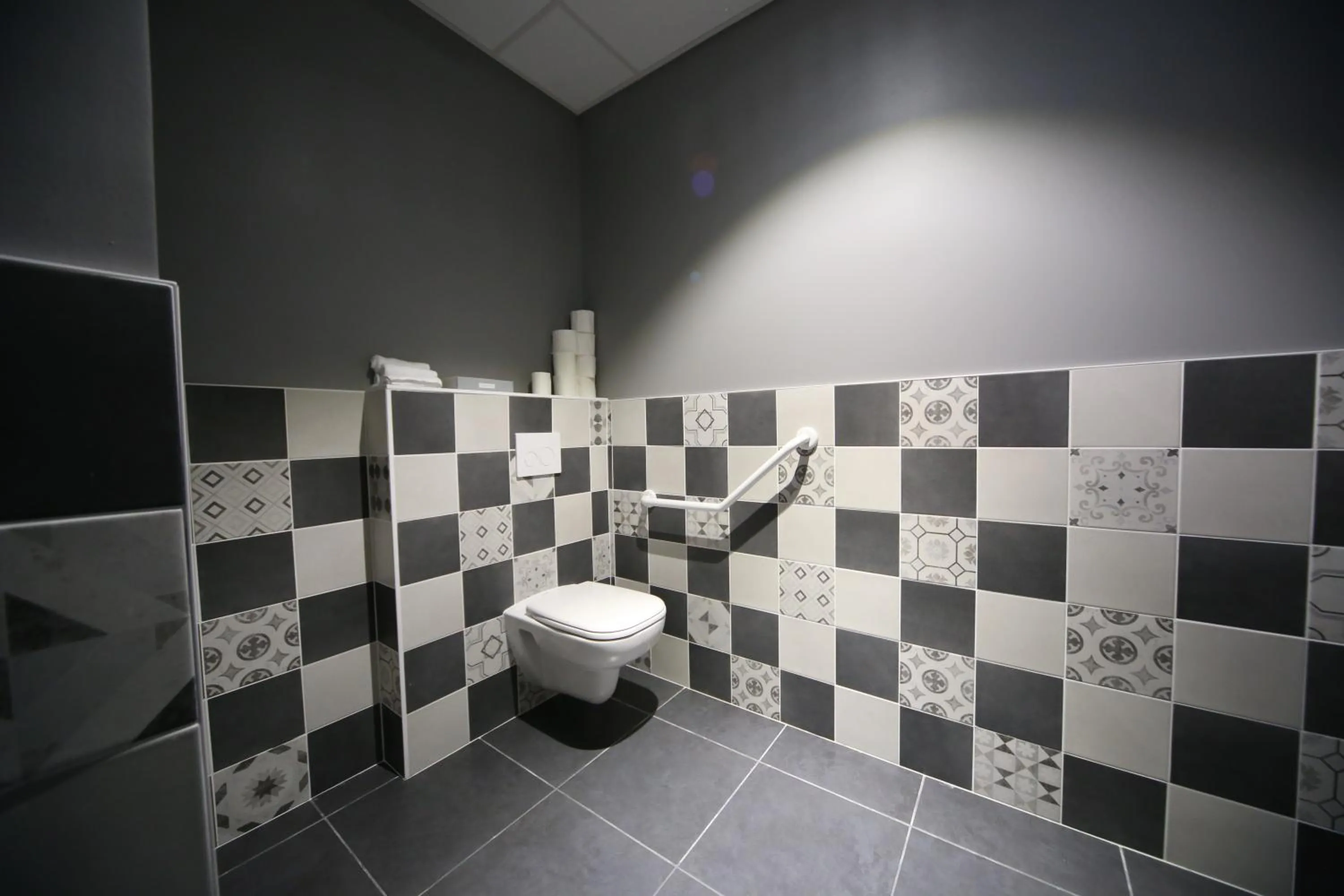 Toilet in Best Western Hotel Fontaine Argent