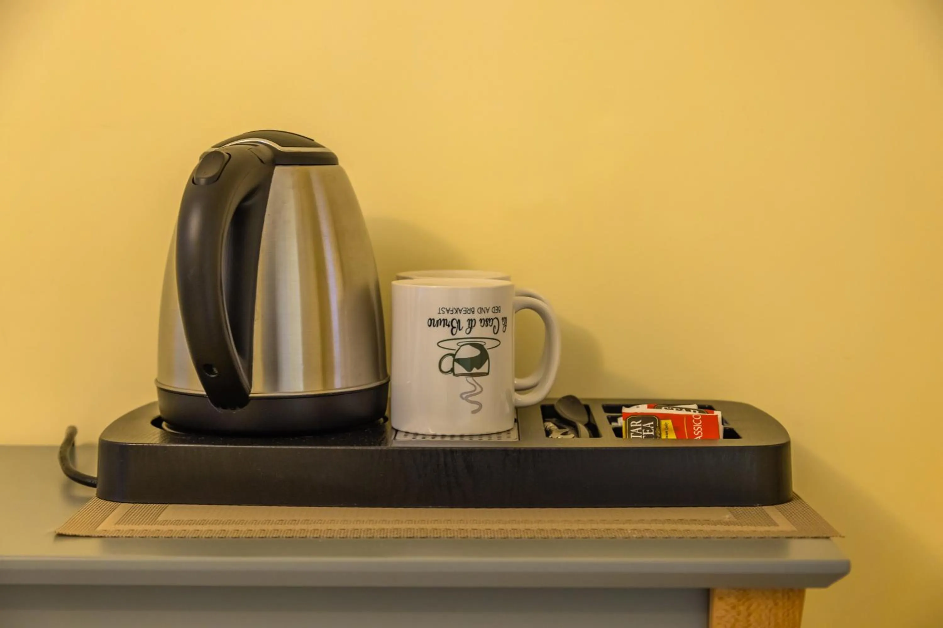 Coffee/tea facilities in La Casa Di Bruno Napoli