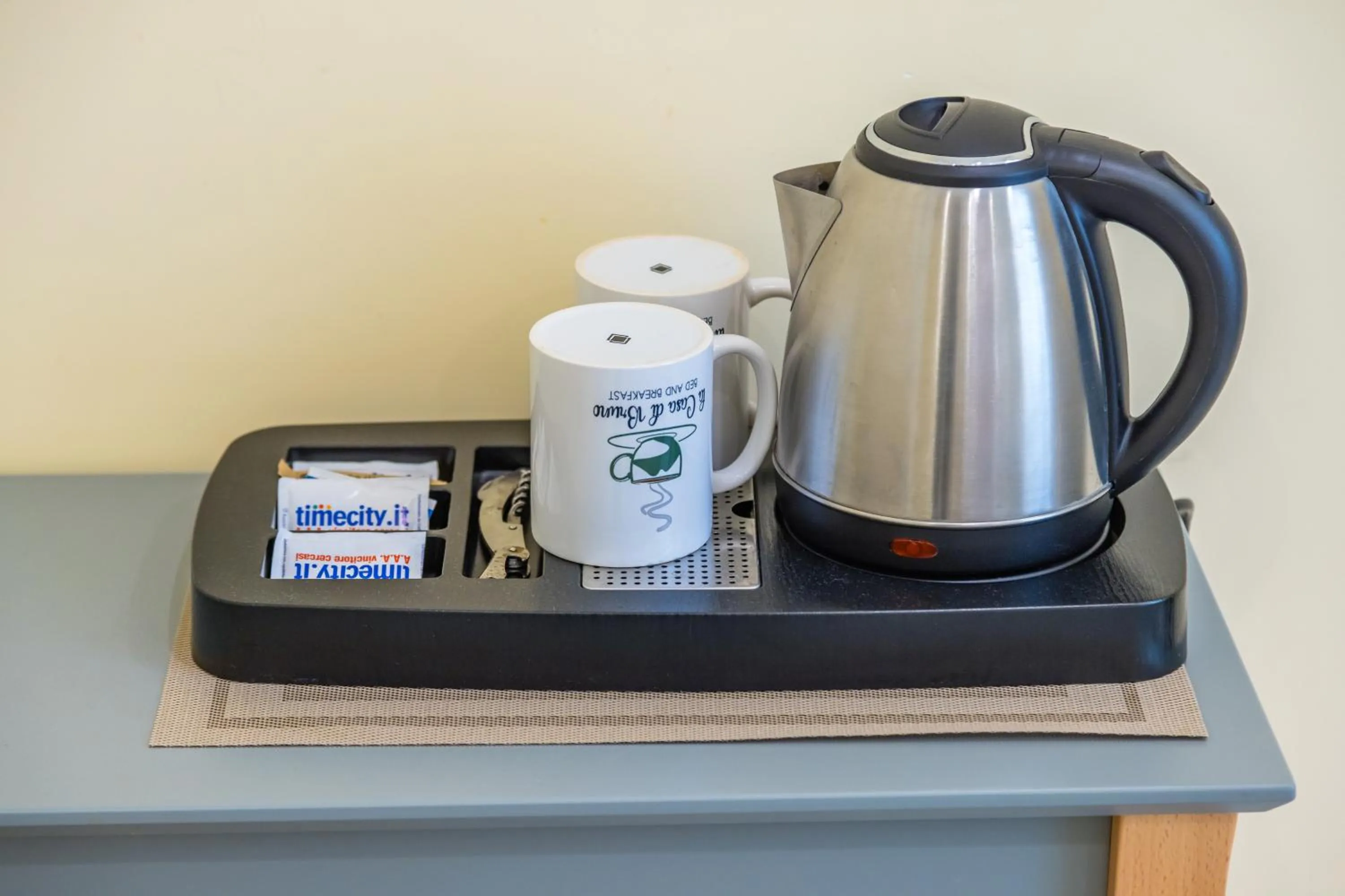 Coffee/tea facilities in La Casa Di Bruno Napoli
