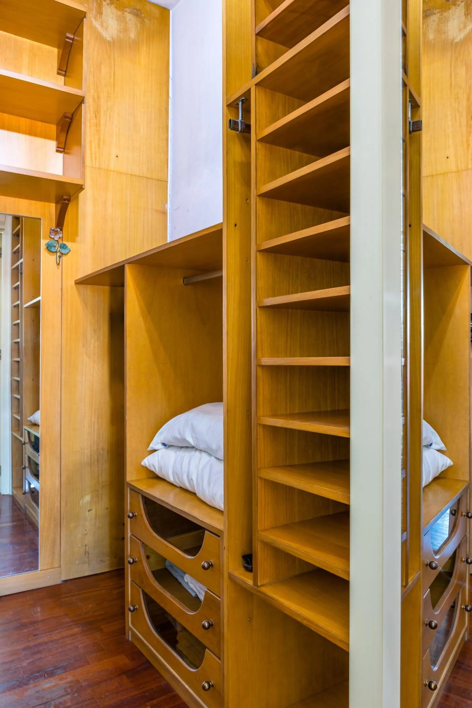 wardrobe, Bed in La Casa Di Bruno Napoli