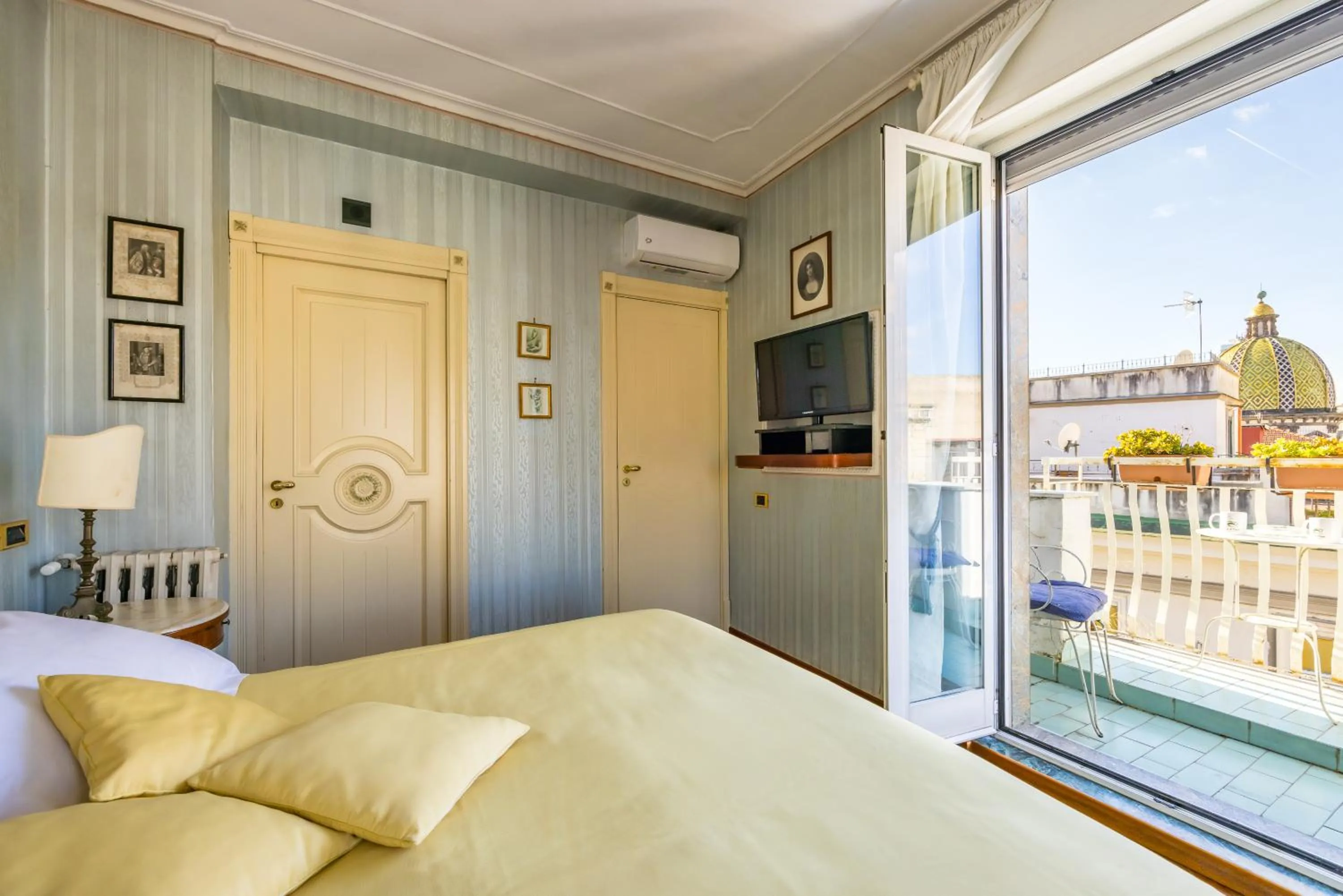 Bed in La Casa Di Bruno Napoli