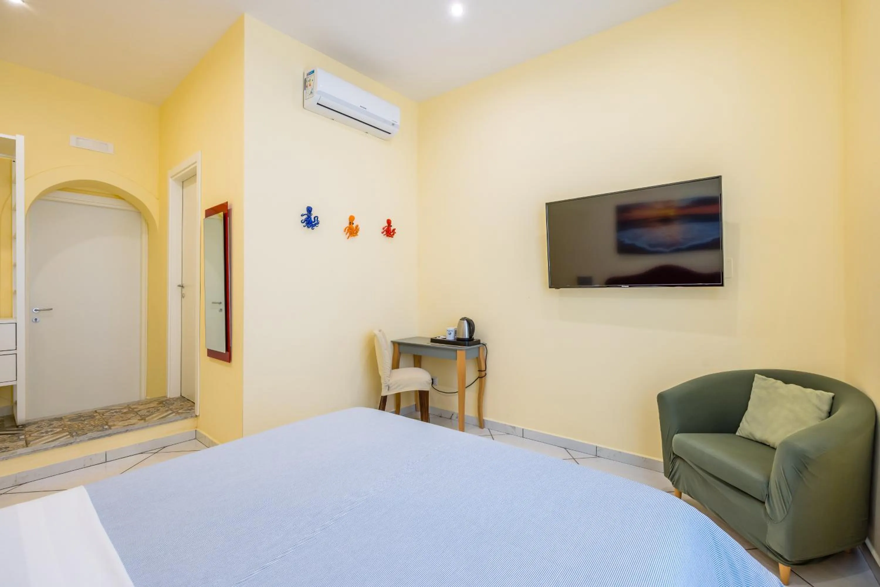 Bed in La Casa Di Bruno Napoli