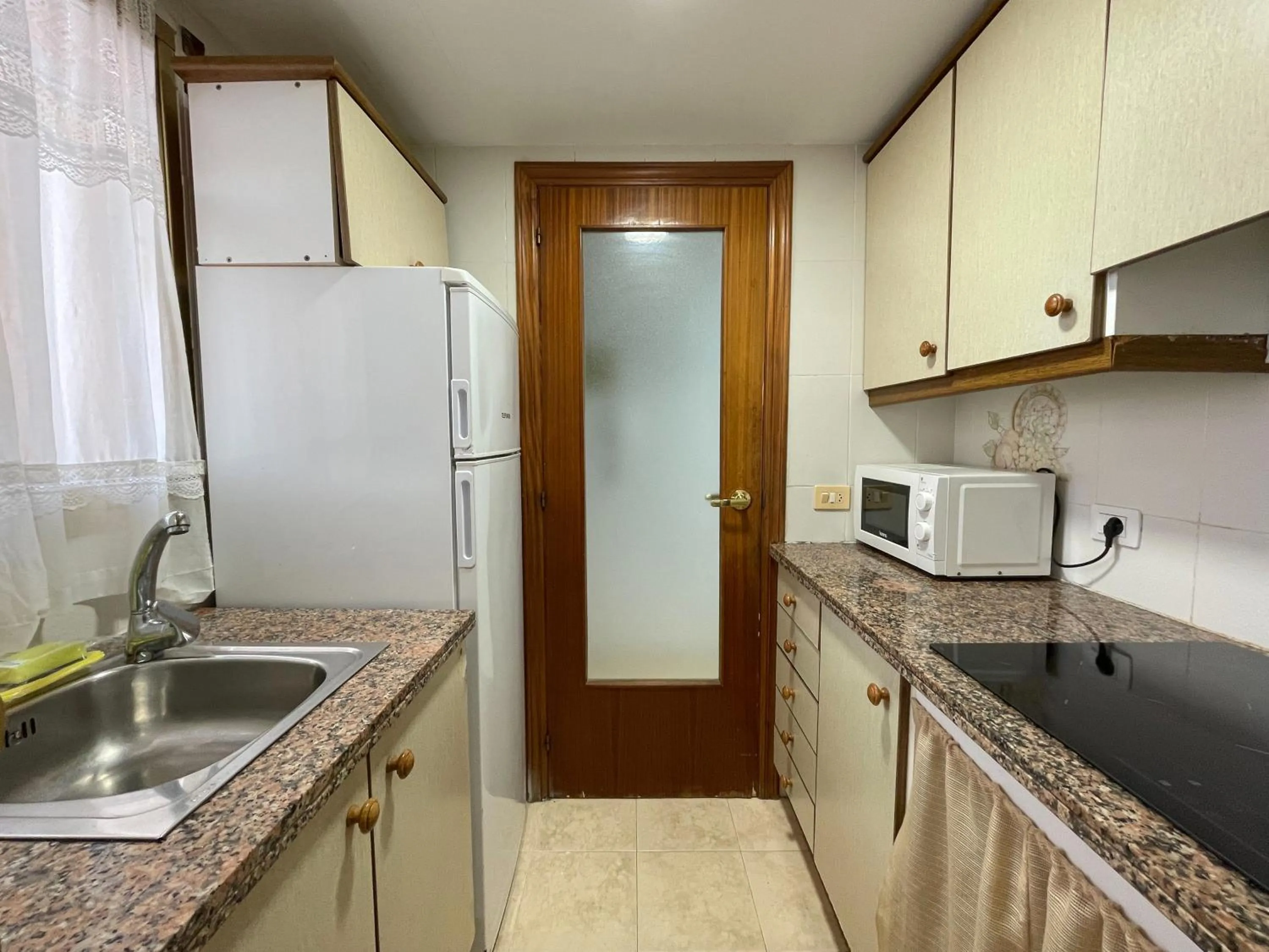 Kitchen or kitchenette in Apartamentos Neptuno Oropesa 3000