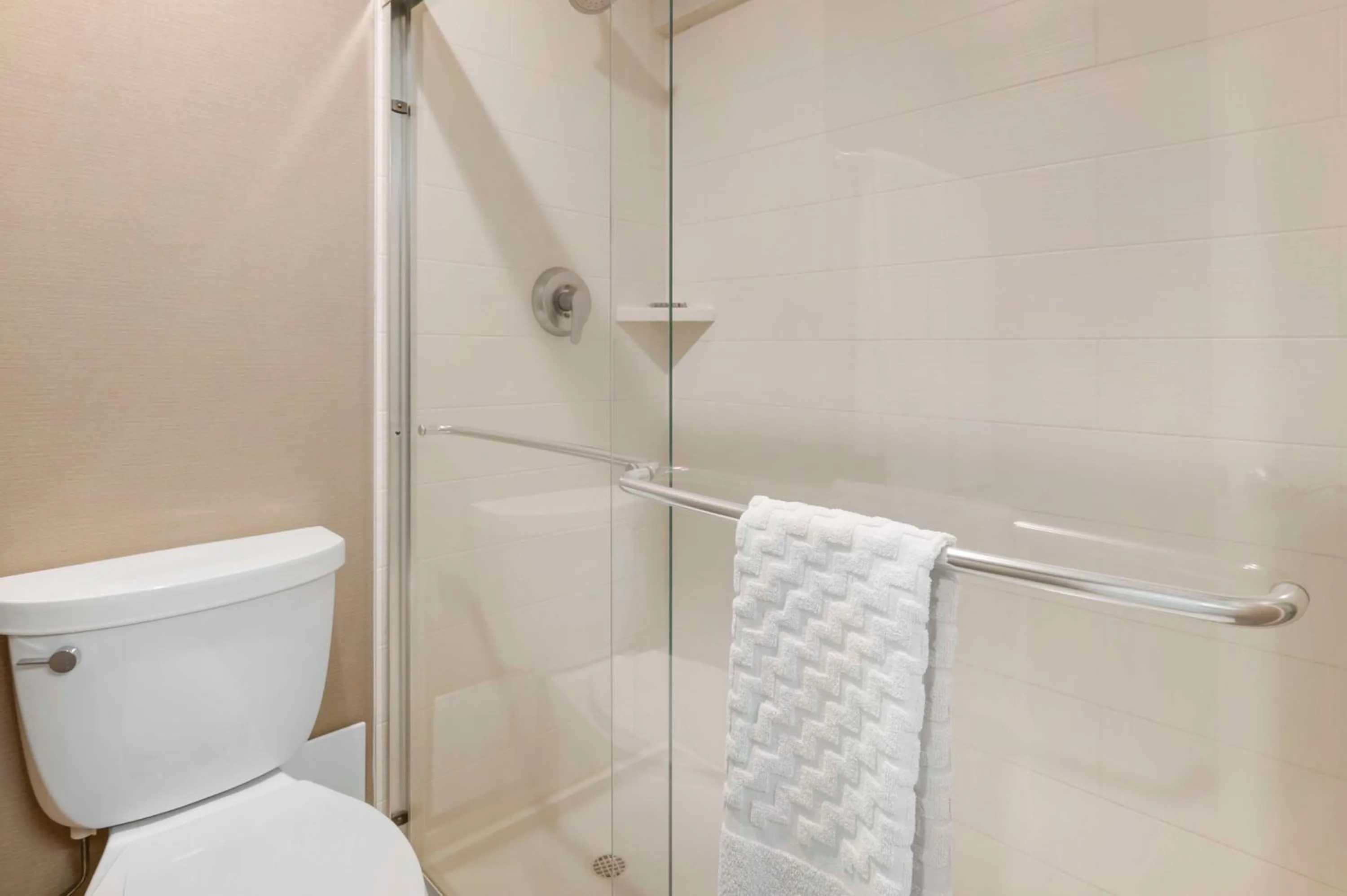 Bathroom in Best Western Grant Park Hotel