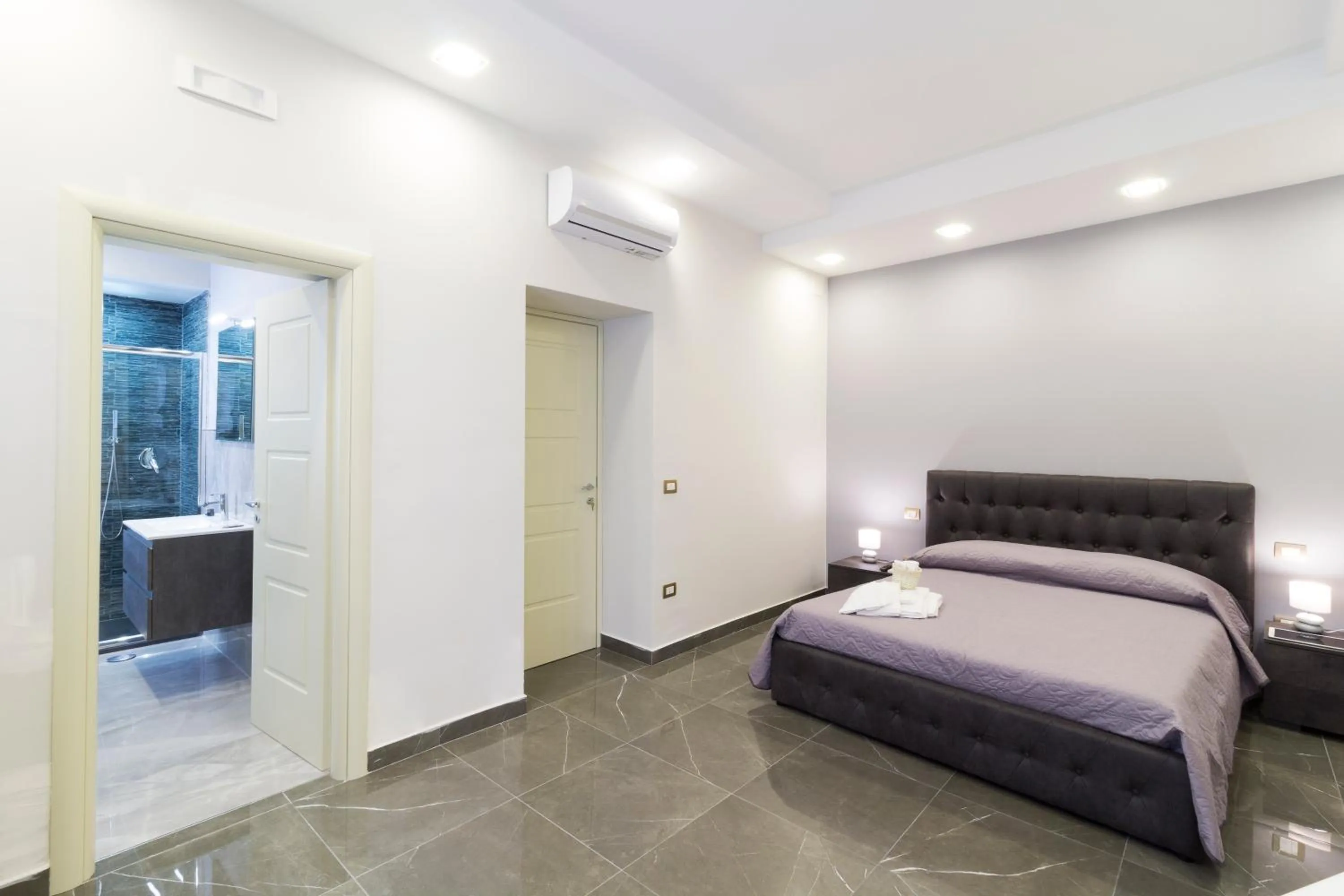 Bed in Porto Rooms & Suite