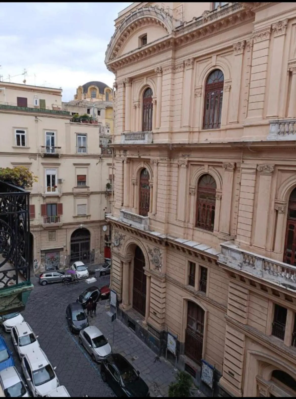 Property building in Porto Rooms & Suite