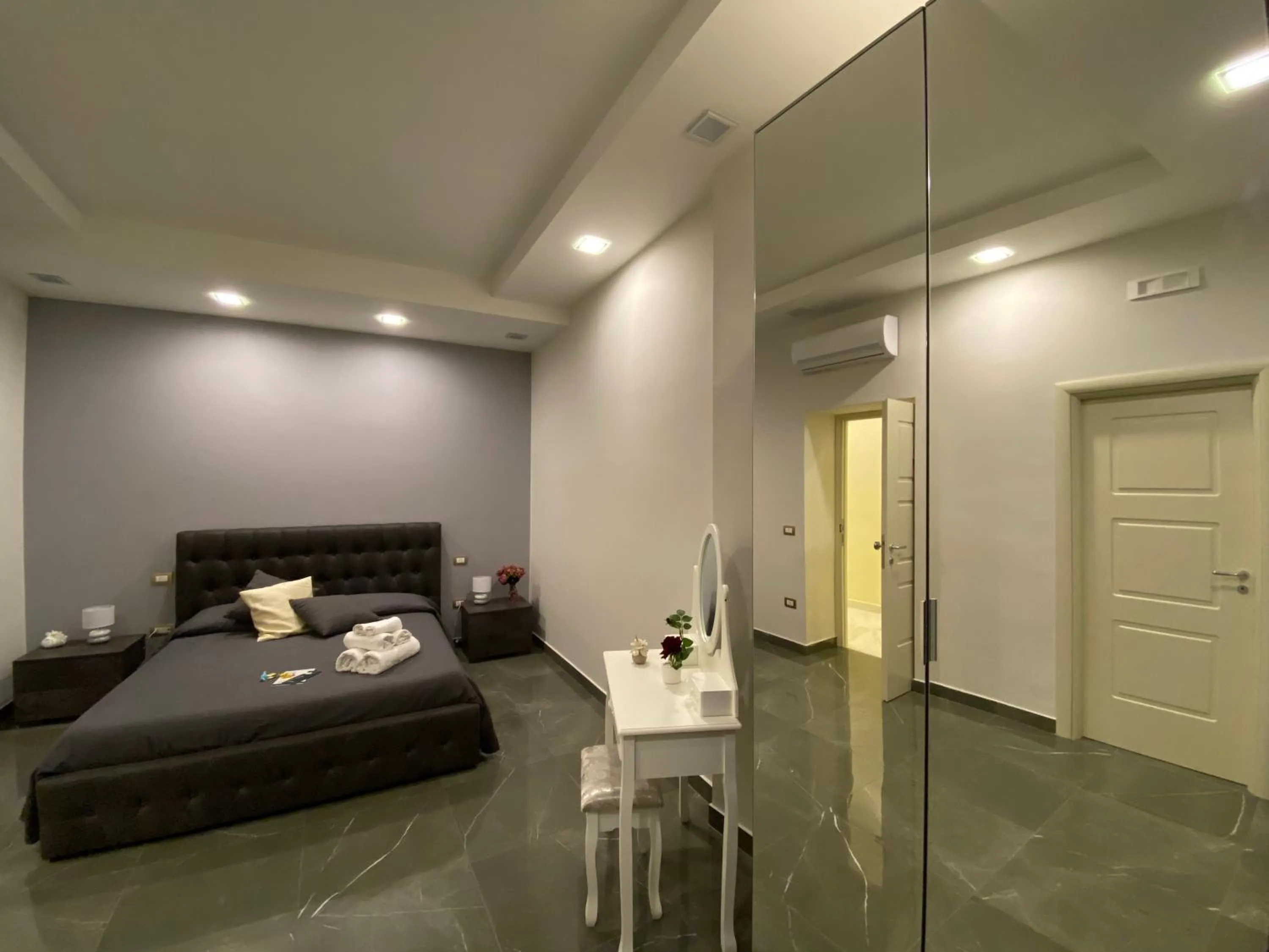 Photo of the whole room, Bed in Porto Rooms & Suite