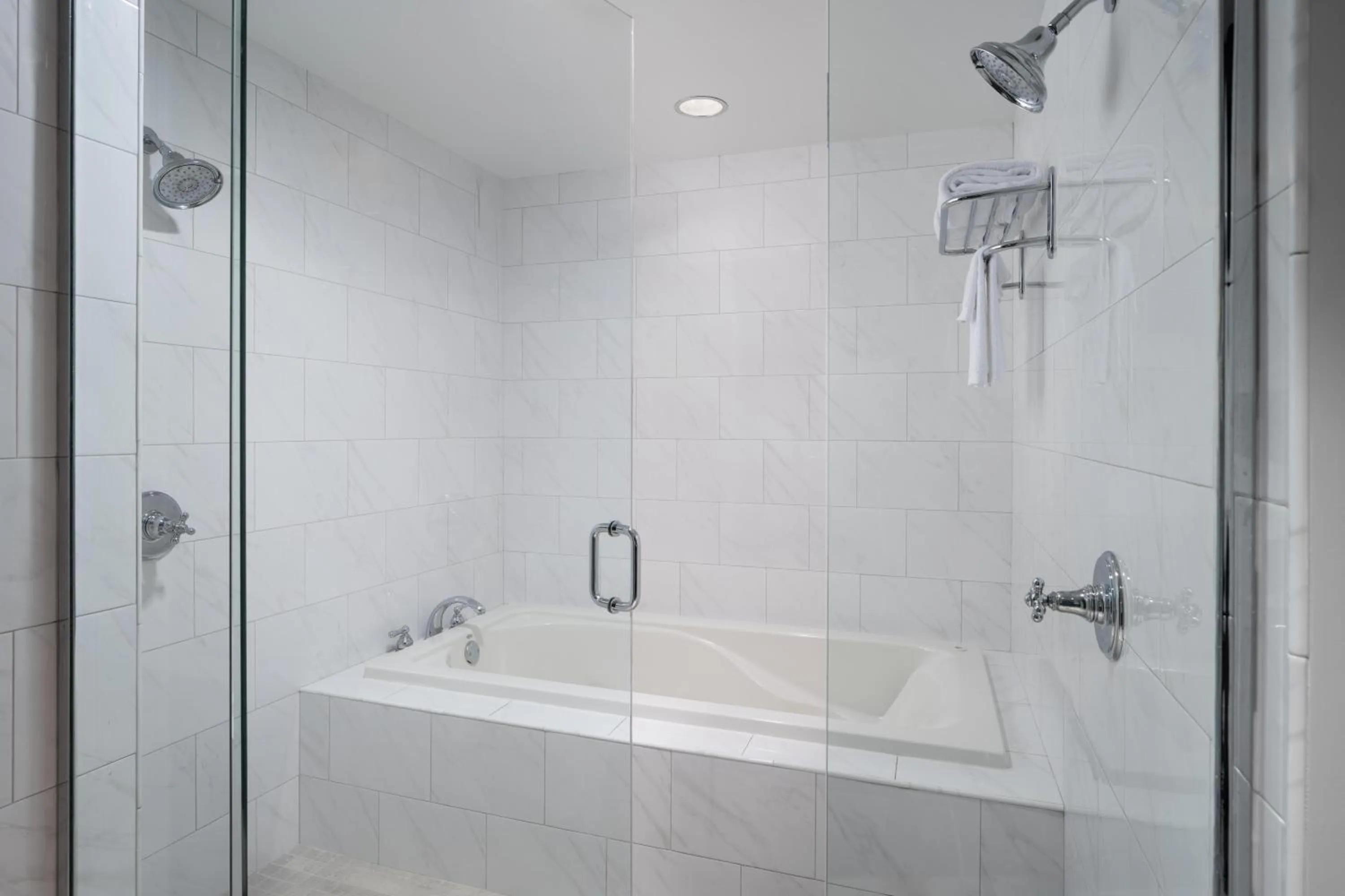 Bathroom in Hilton Orrington/Evanston