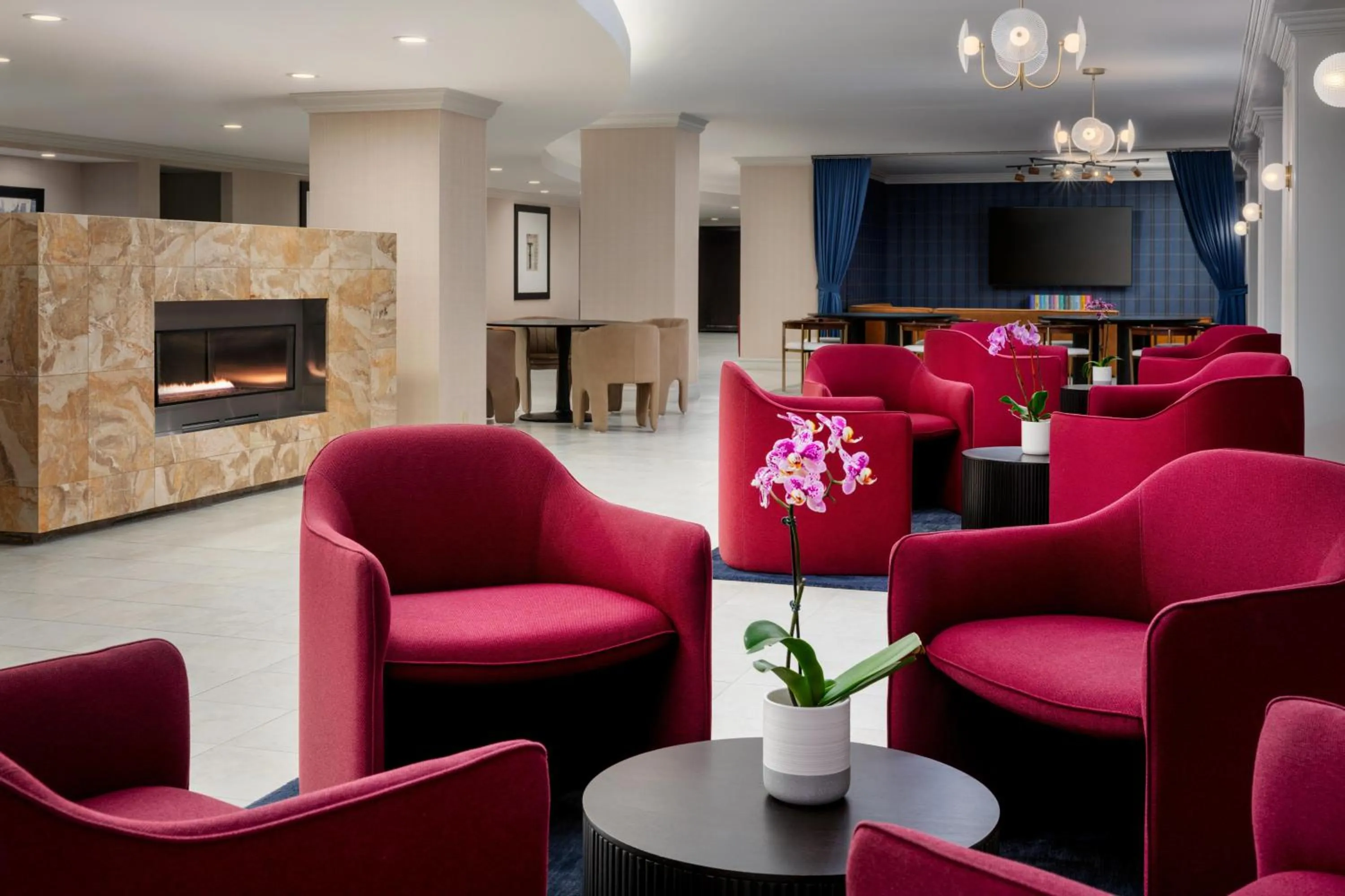 Lobby or reception in Hilton Orrington/Evanston