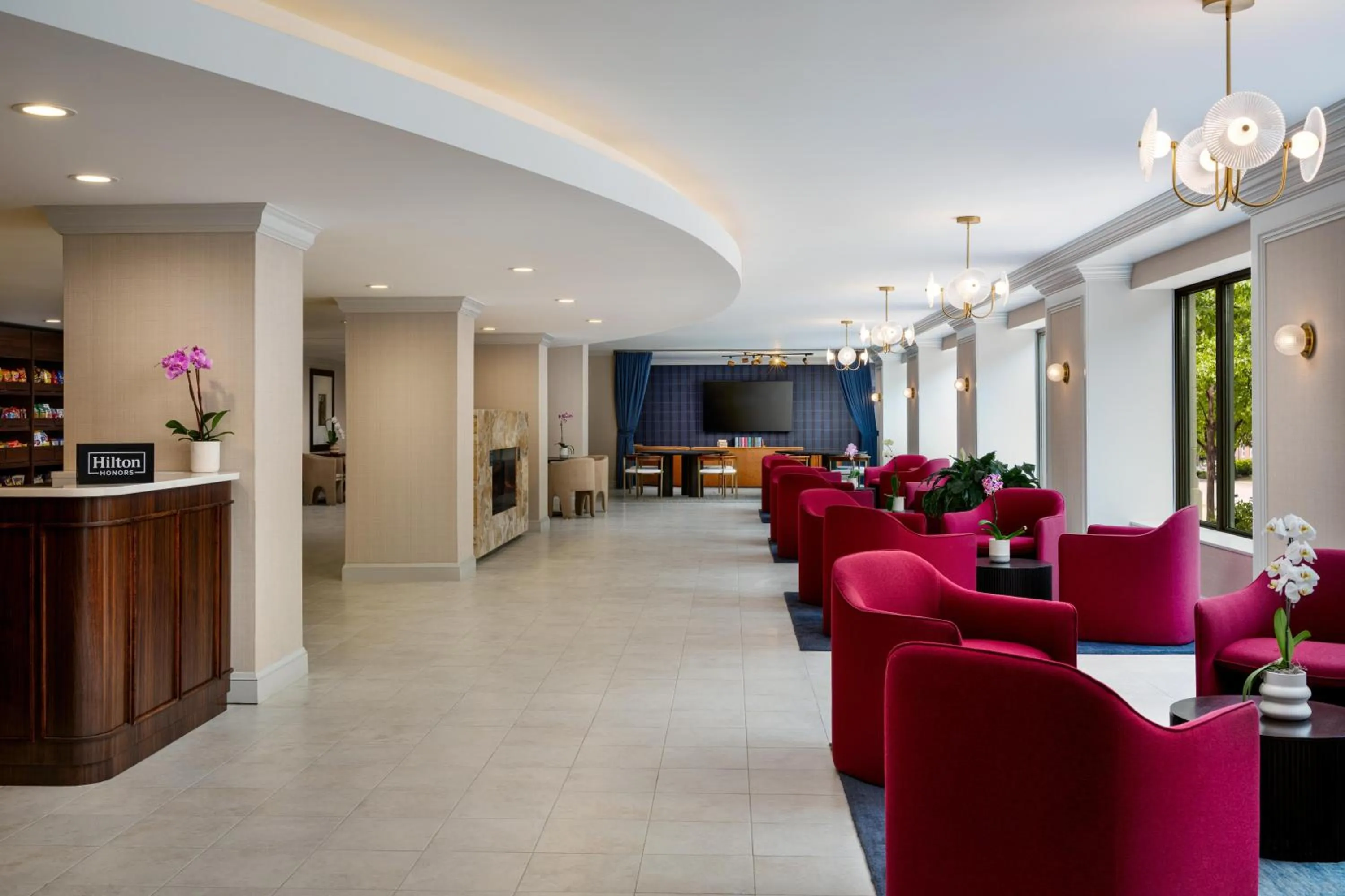 Lobby or reception in Hilton Orrington/Evanston