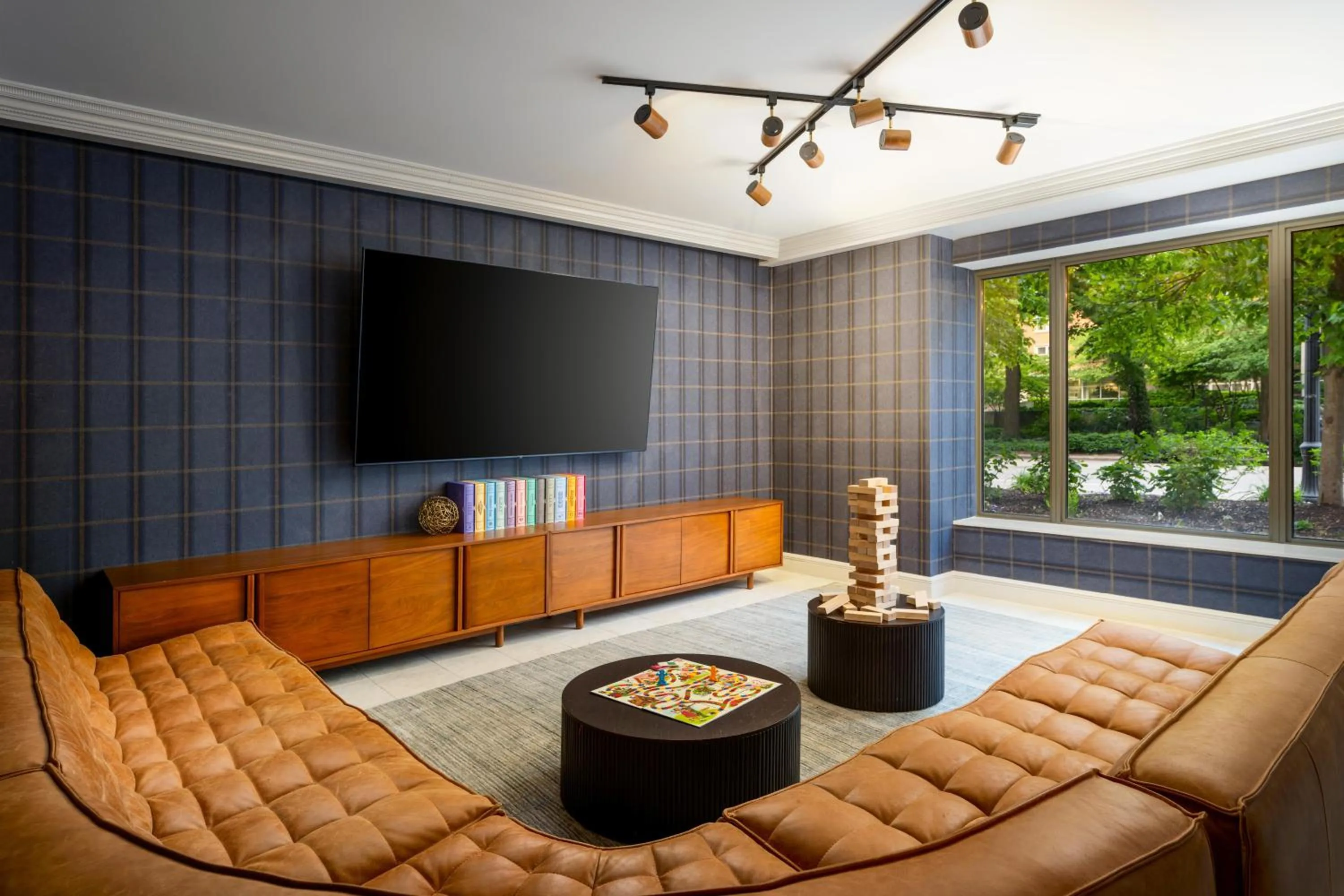 Lobby or reception in Hilton Orrington/Evanston