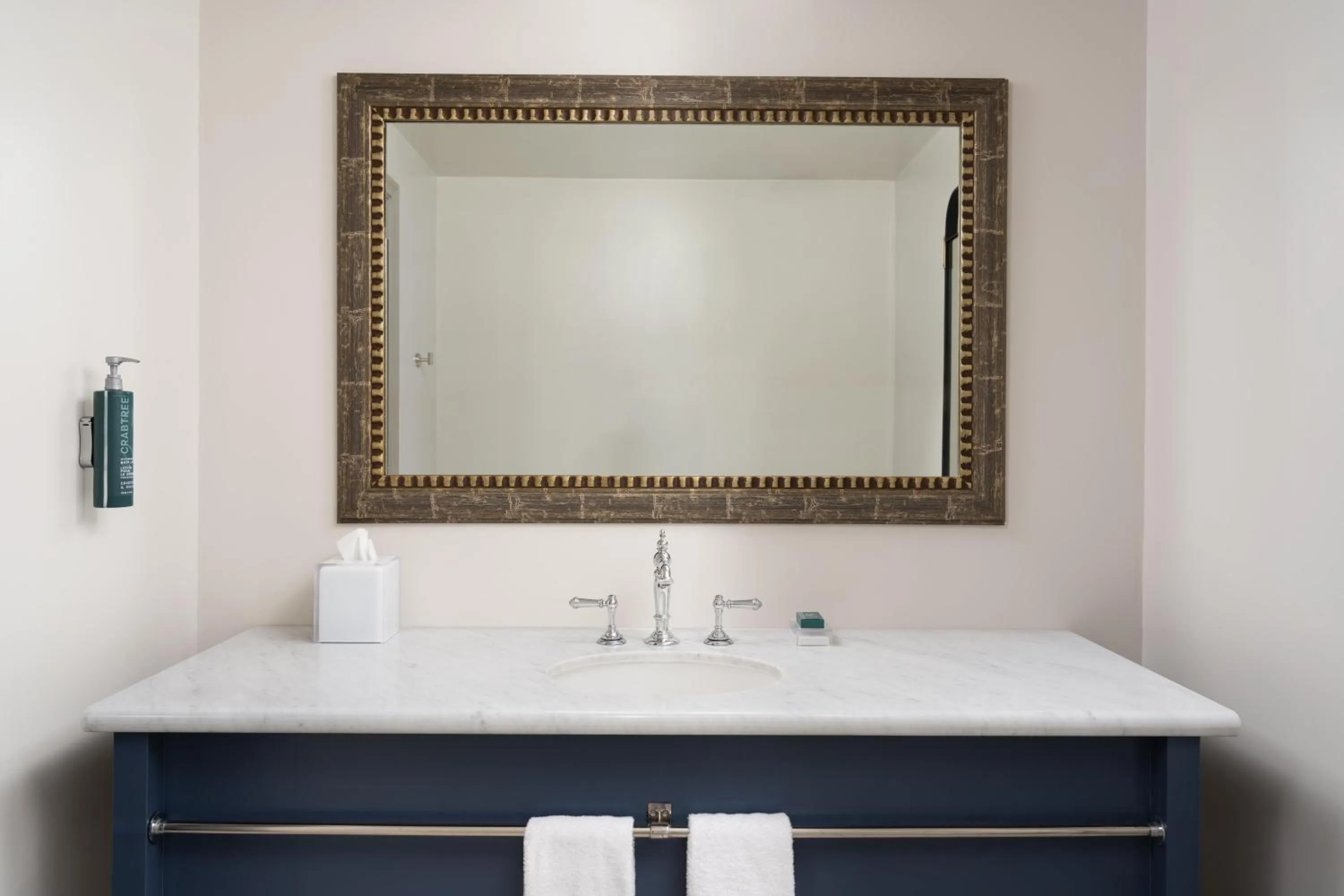 Bathroom in Hilton Orrington/Evanston