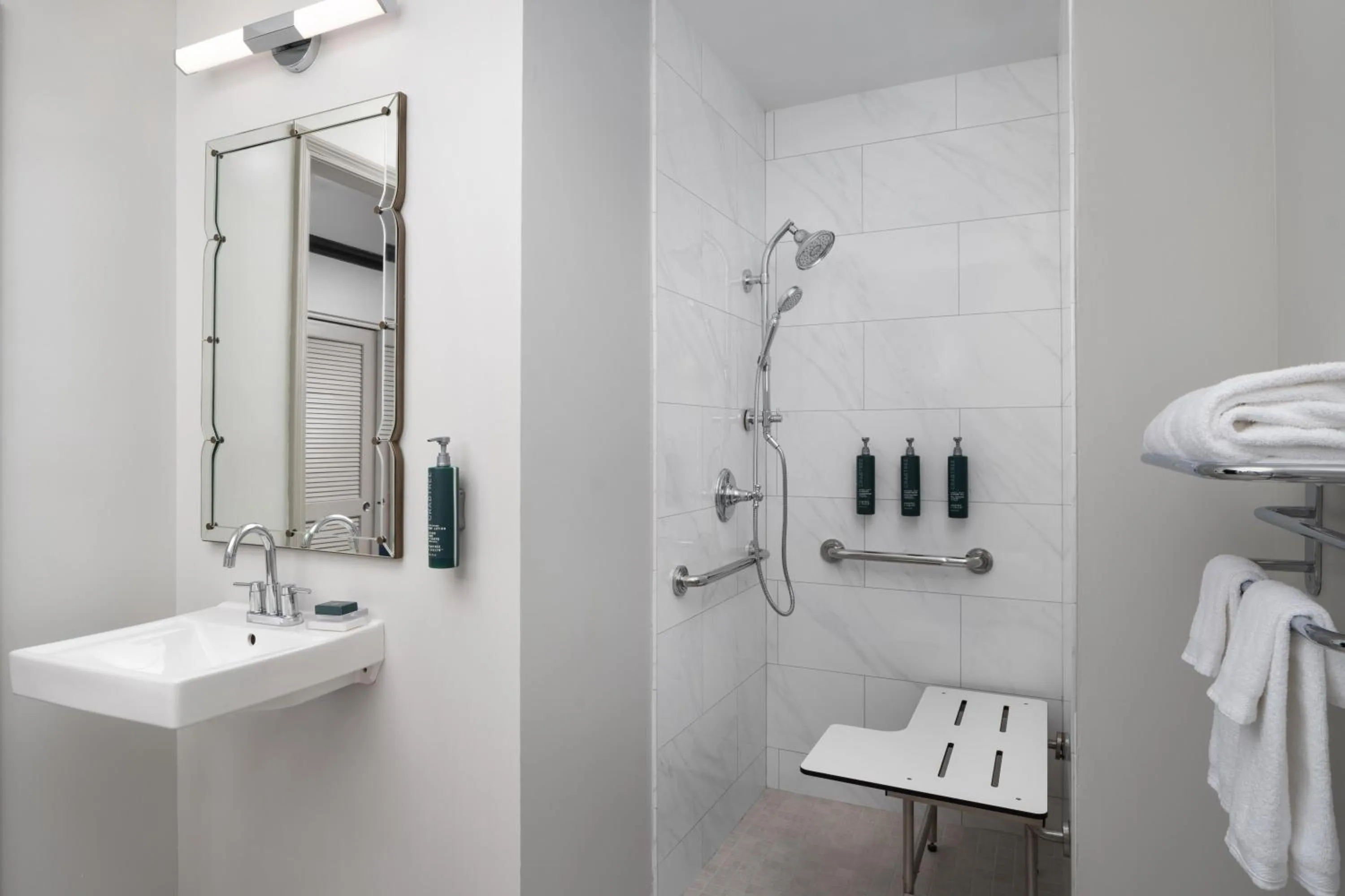 Bathroom in Hilton Orrington/Evanston