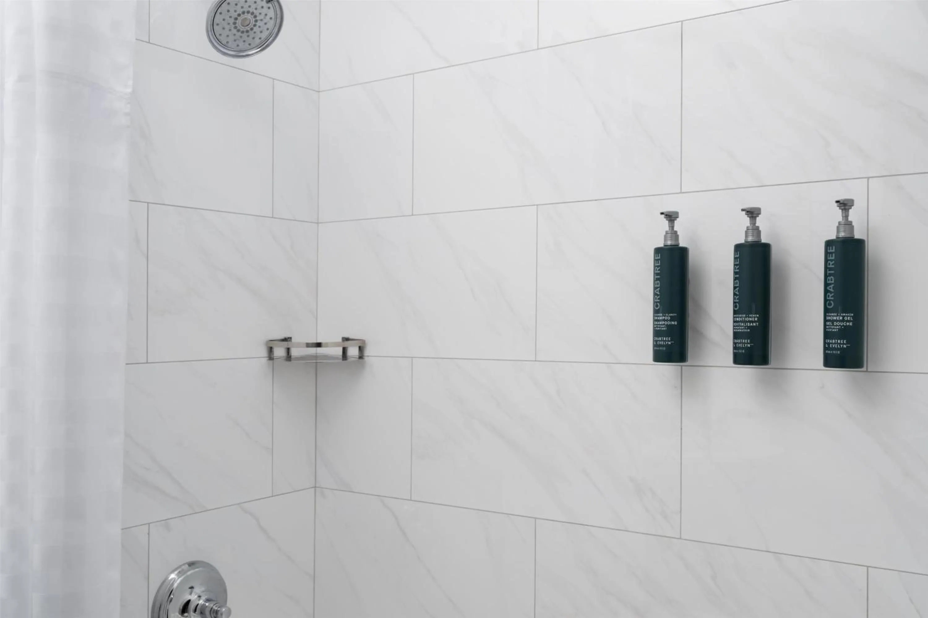 Bathroom in Hilton Orrington/Evanston