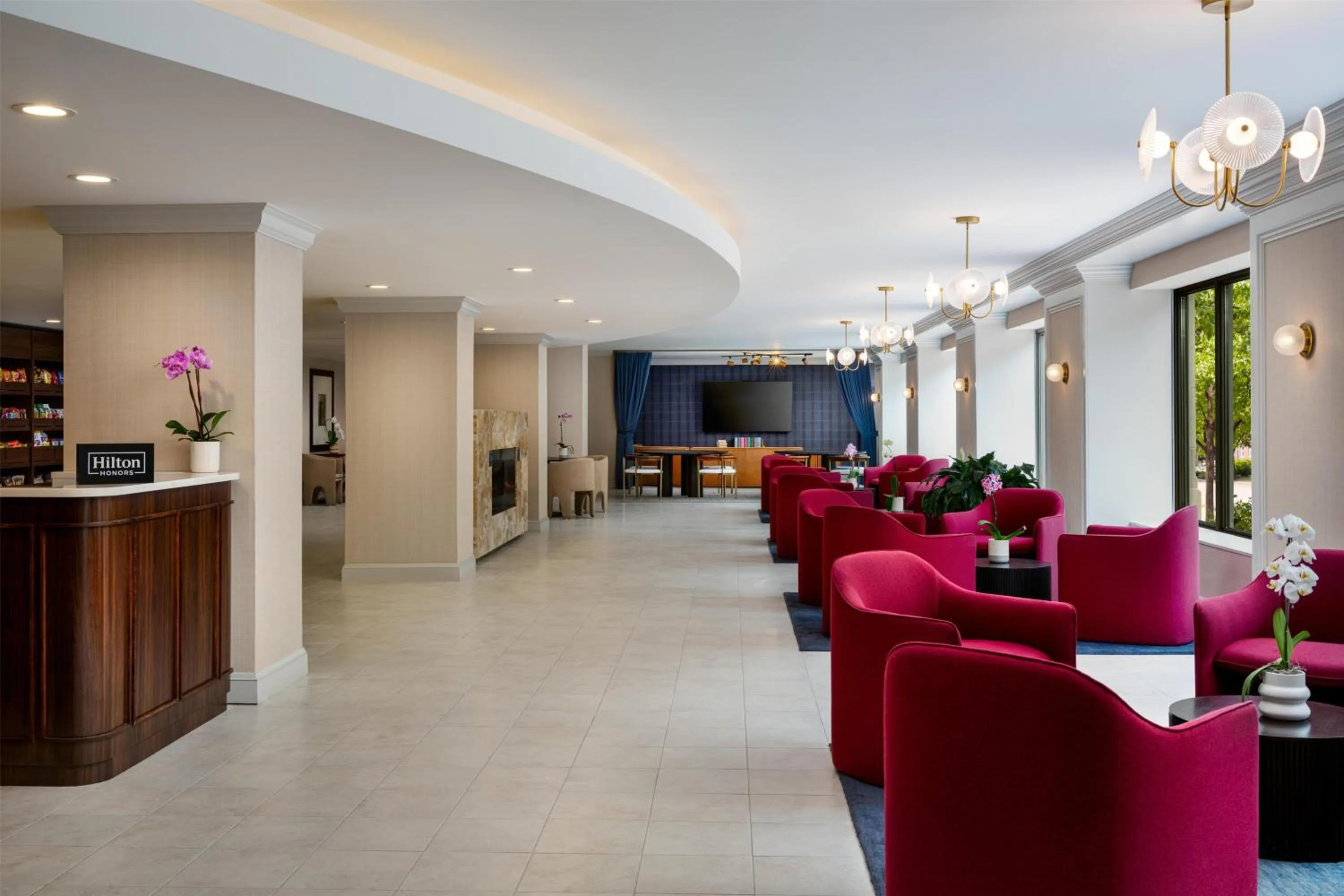 Lobby or reception in Hilton Orrington/Evanston