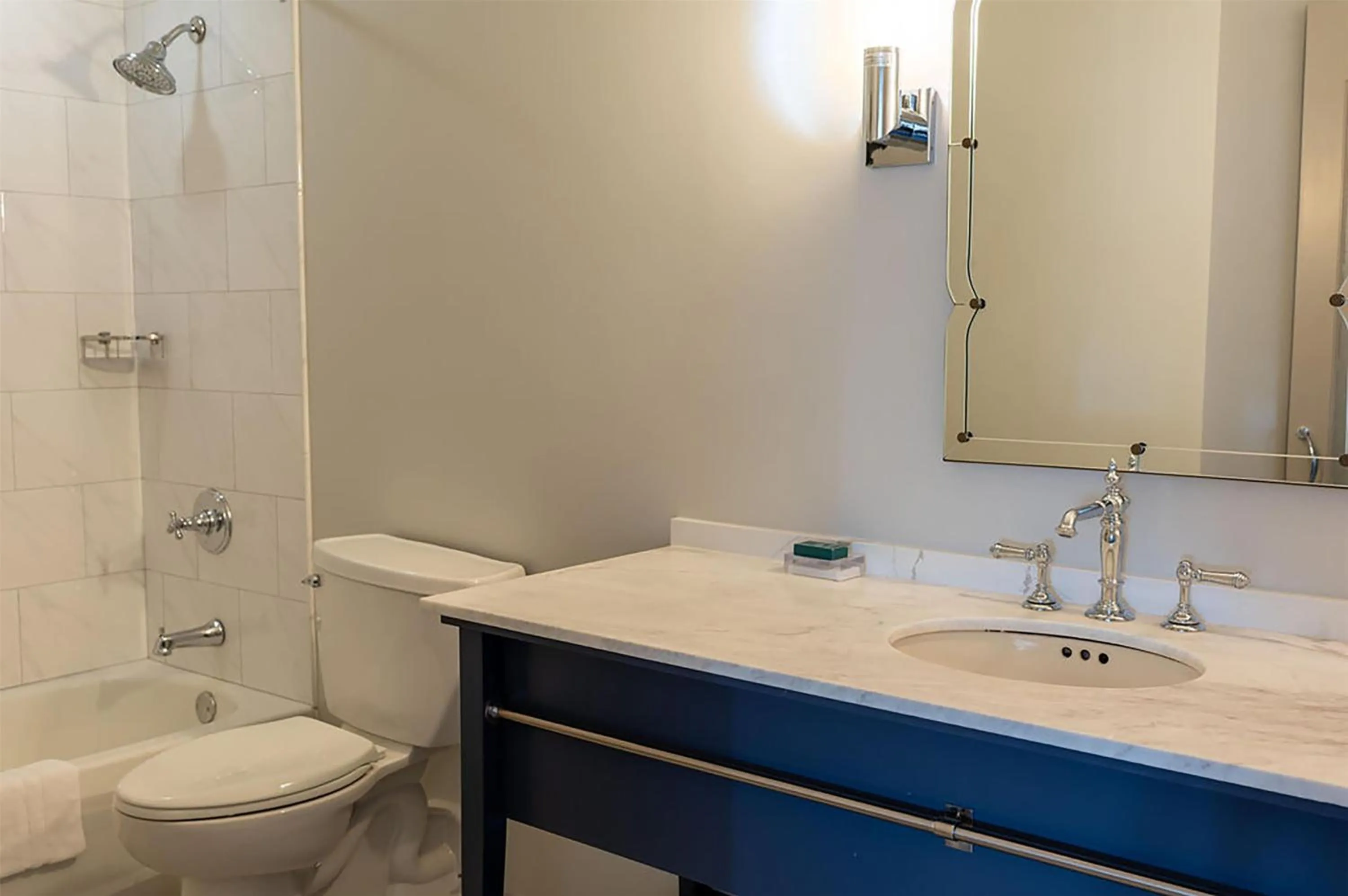 Bathroom in Hilton Orrington/Evanston