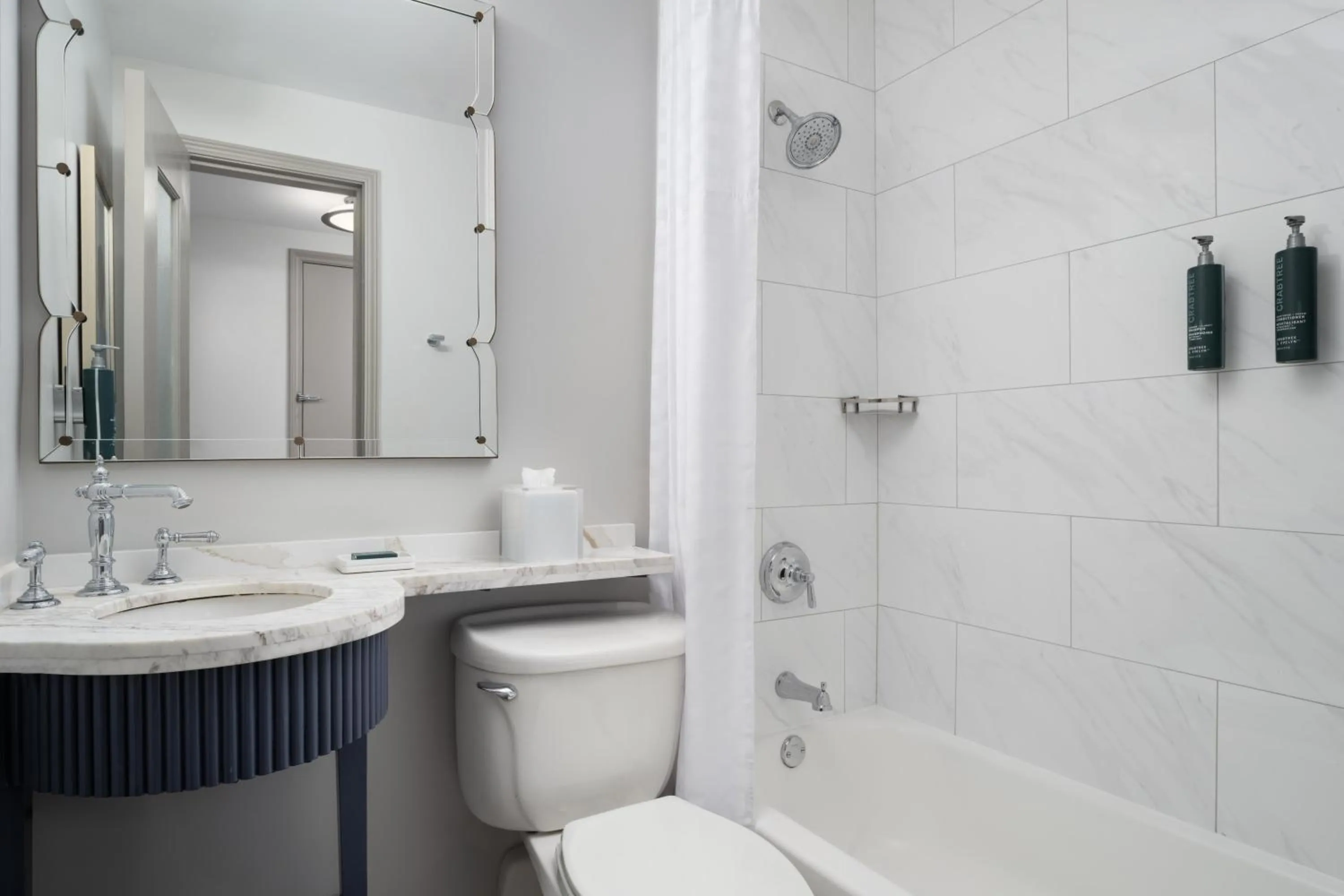 Bathroom in Hilton Orrington/Evanston