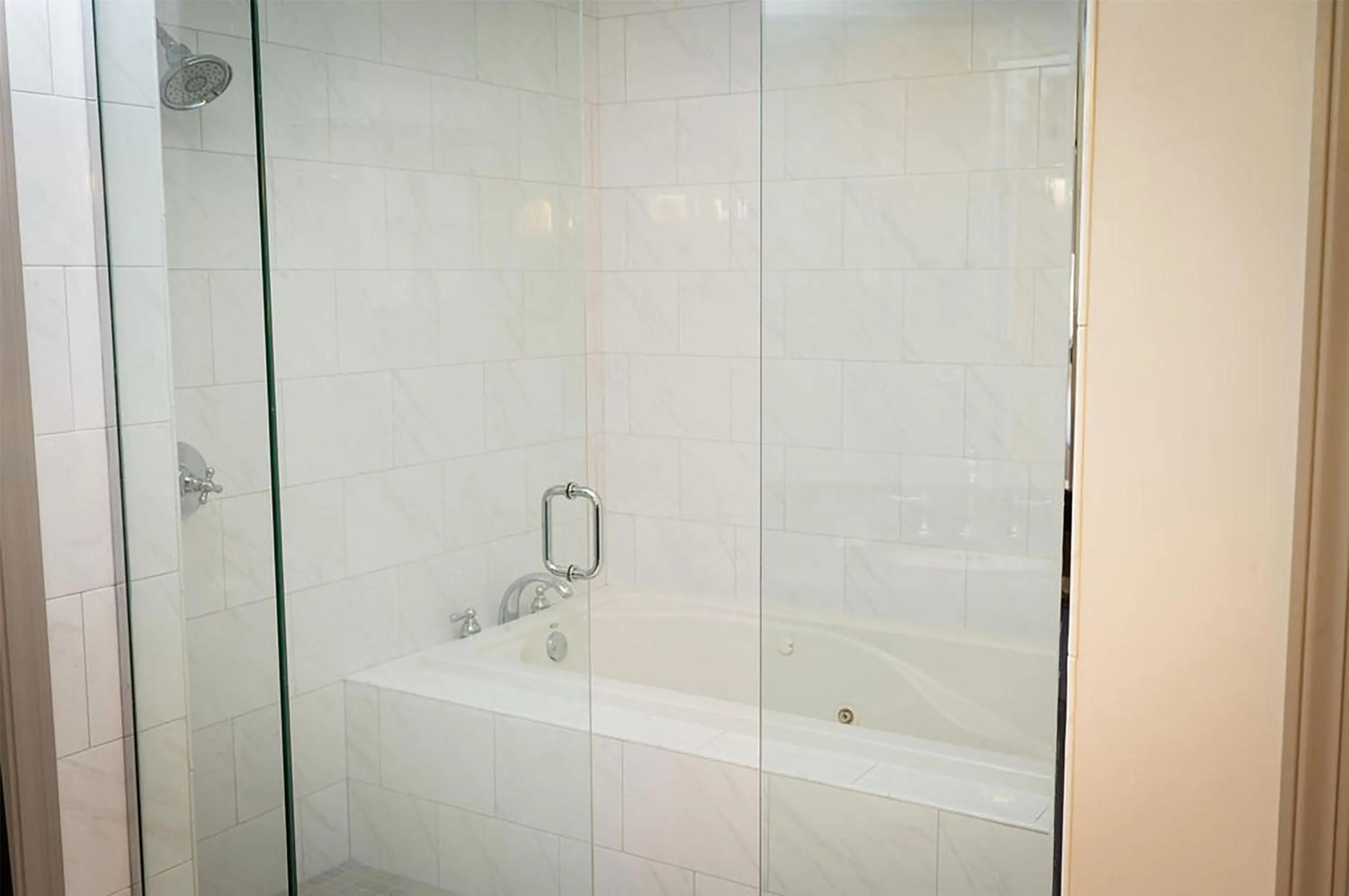 Bathroom in Hilton Orrington/Evanston