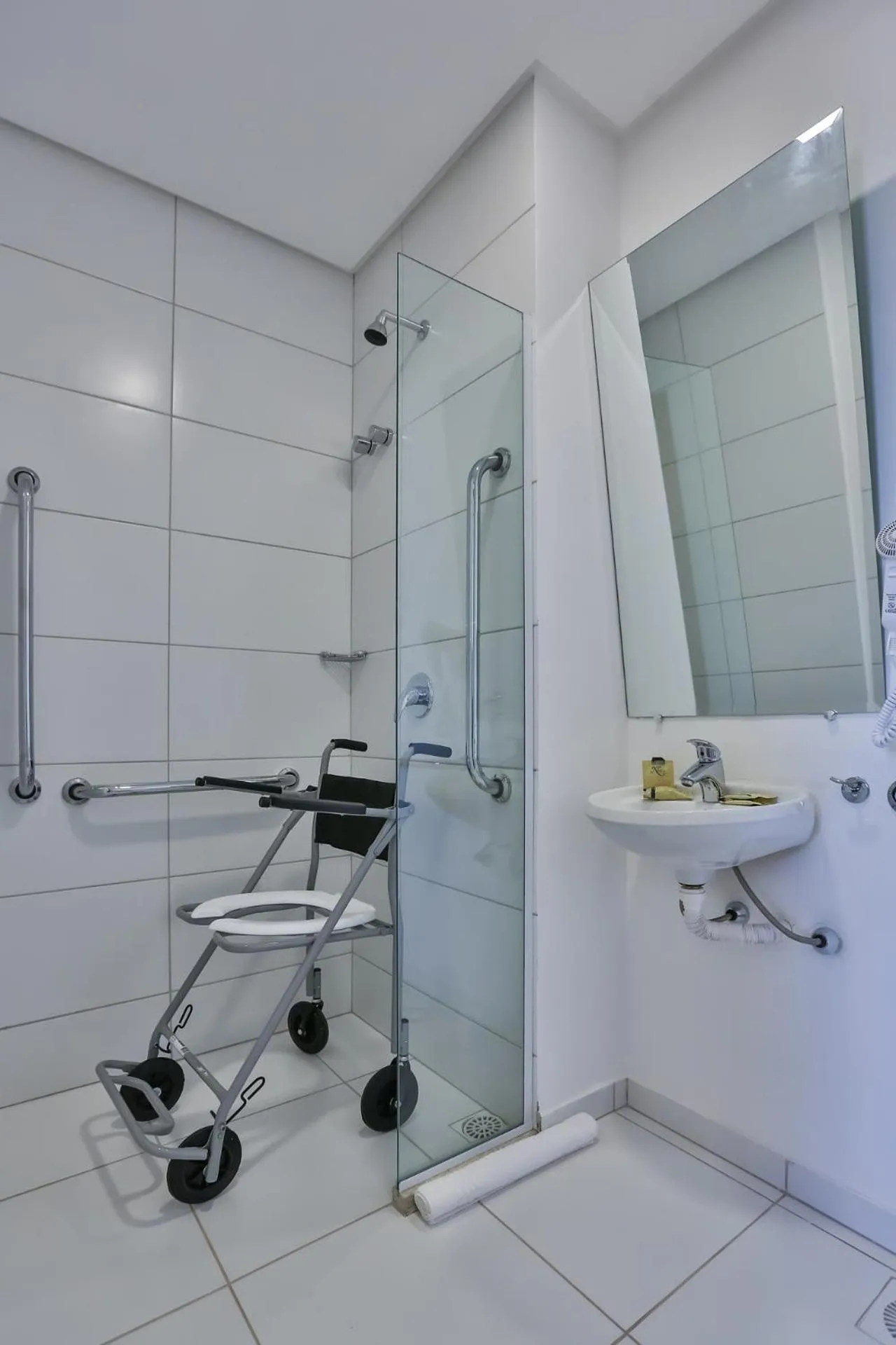 Shower in Nobile Inn London Anápolis