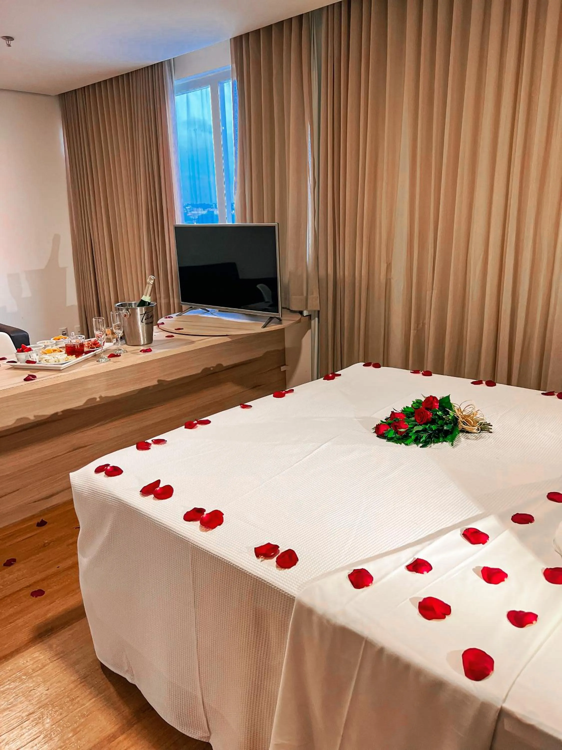 Decorative detail, Bed in Nobile Inn London Anápolis