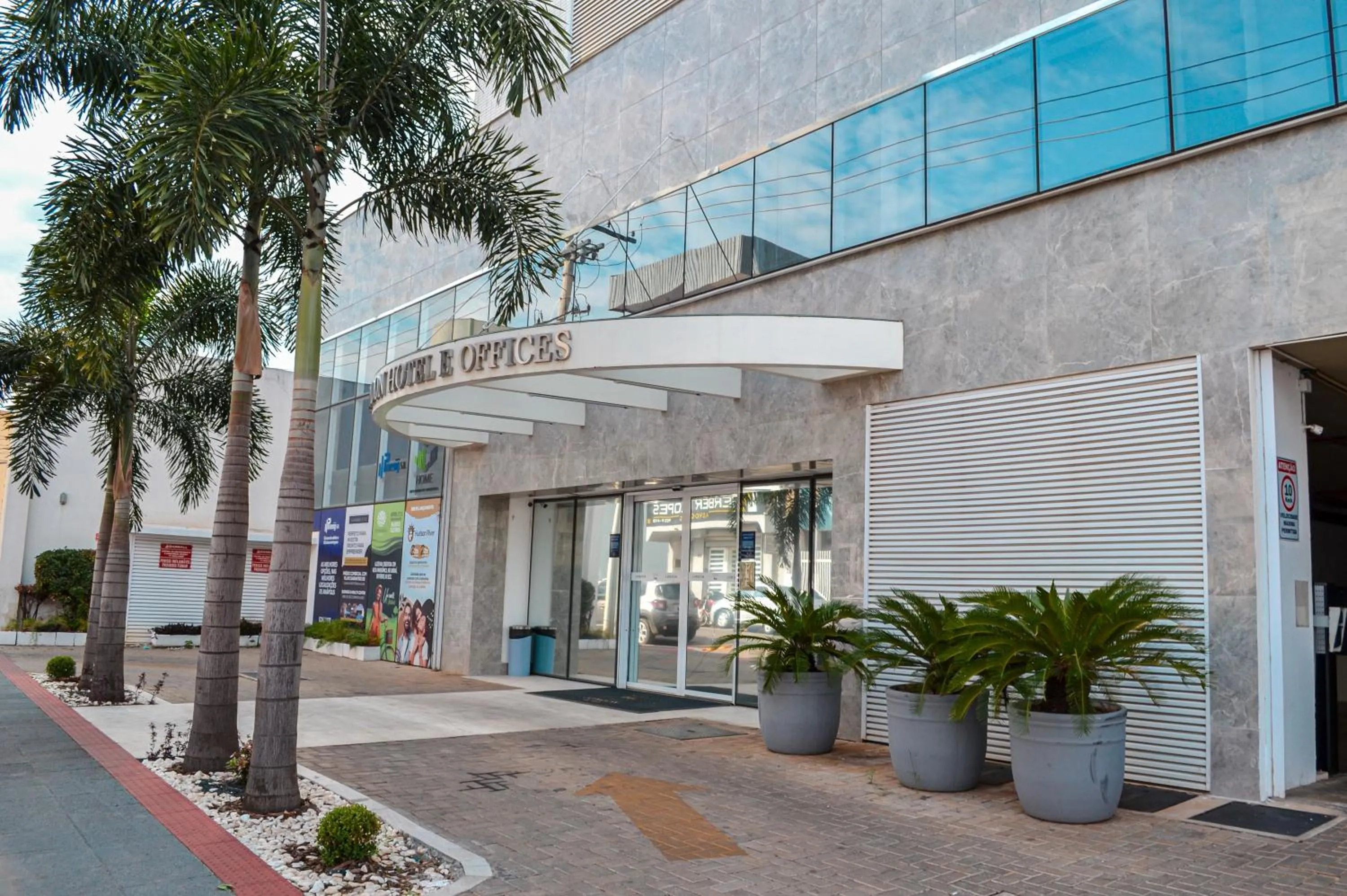 Property building in Nobile Inn London Anápolis