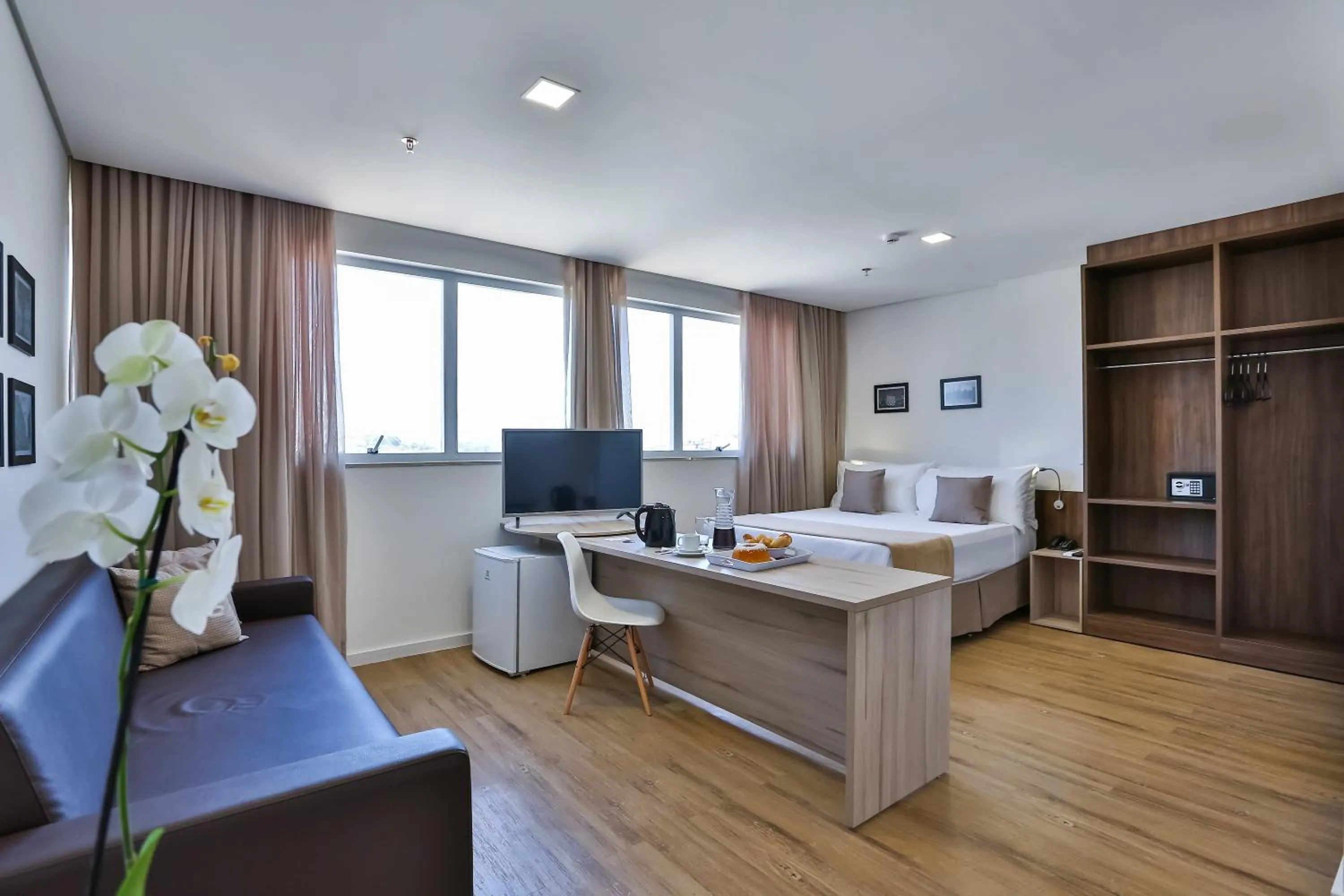 Communal lounge/ TV room in Nobile Inn London Anápolis