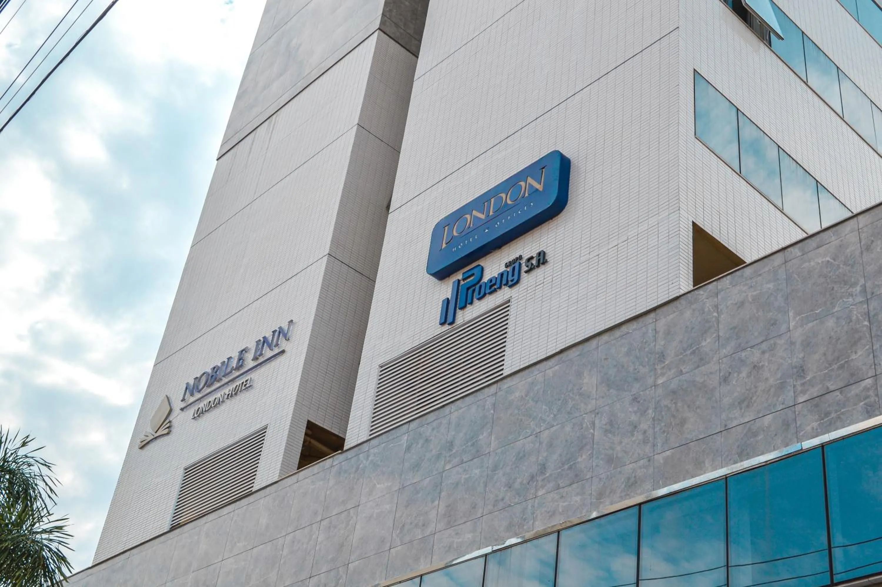 Property building in Nobile Inn London Anápolis