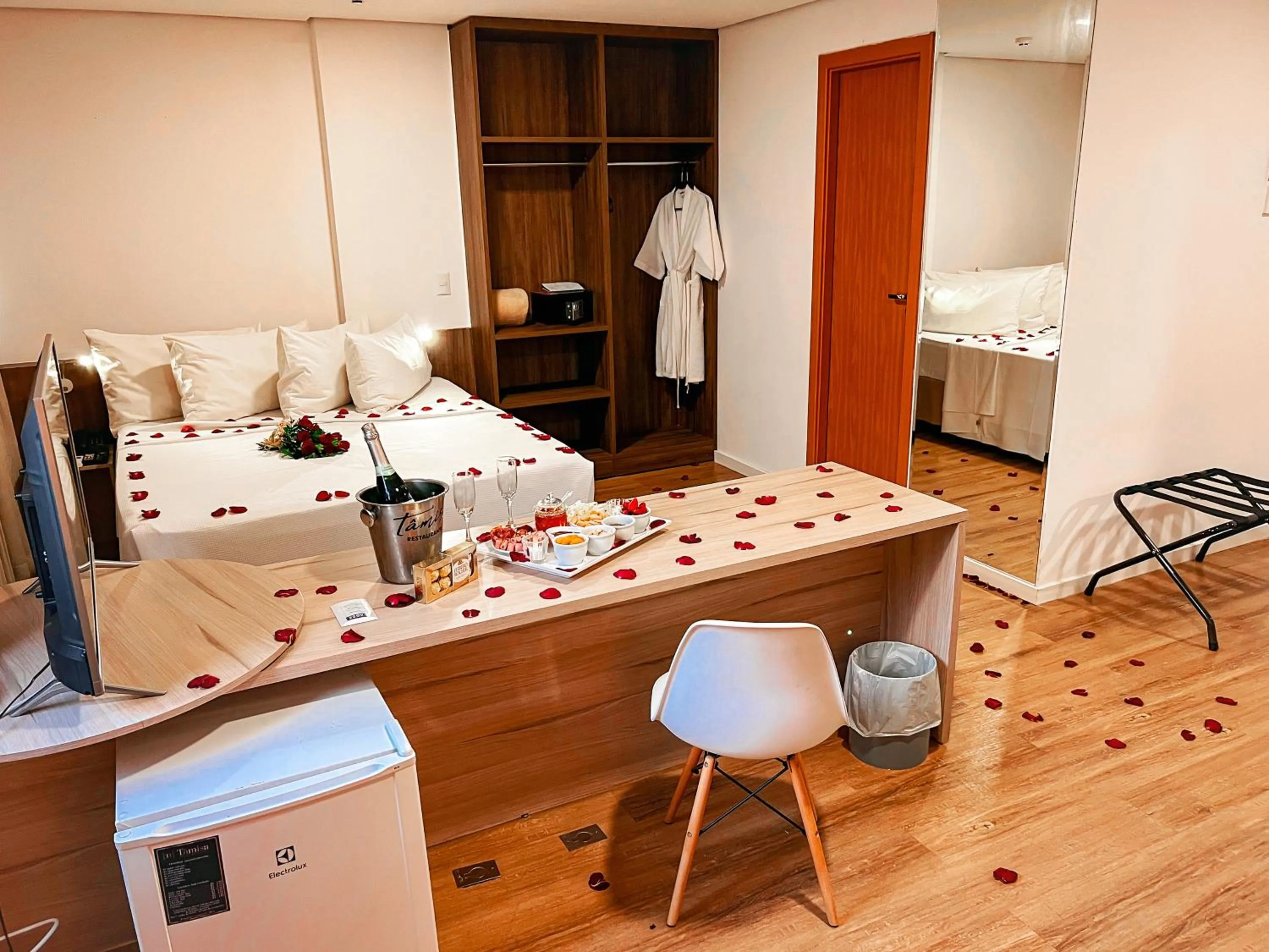 Decorative detail, Bed in Nobile Inn London Anápolis