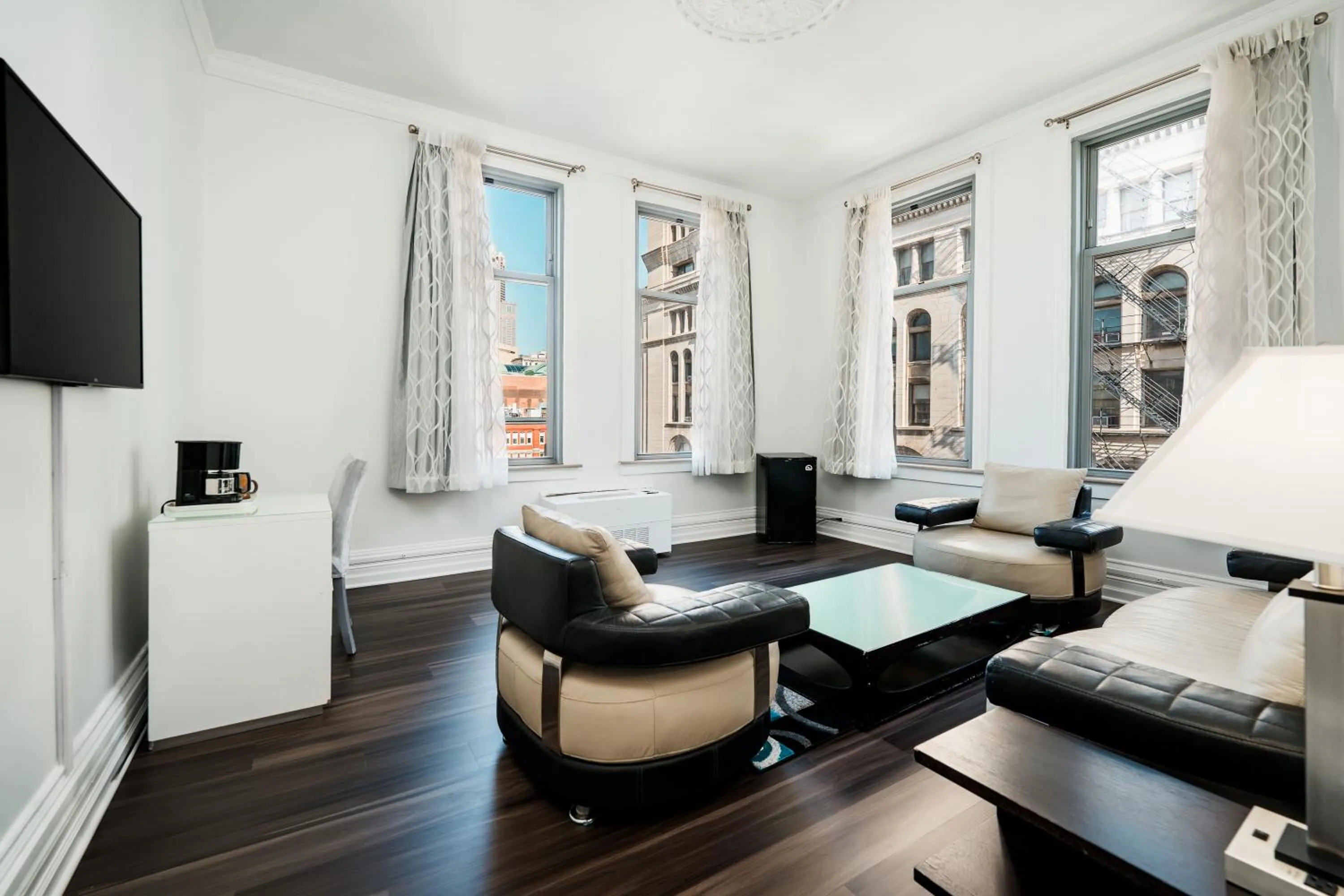 Living room in Congress Plaza Hotel Chicago