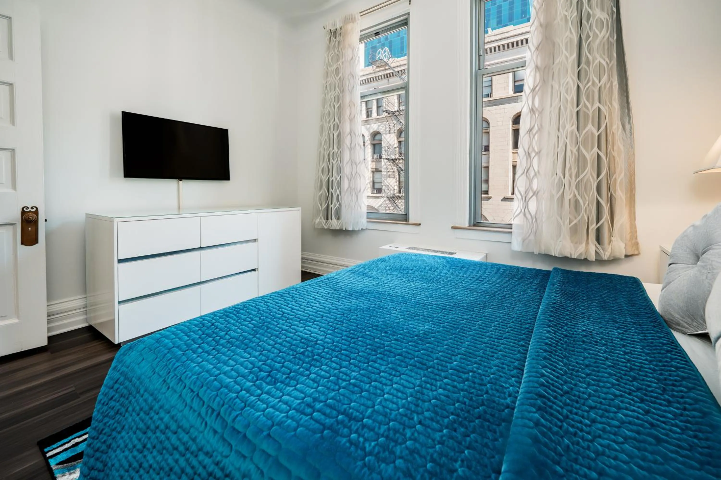 TV and multimedia, Bed in Congress Plaza Hotel Chicago