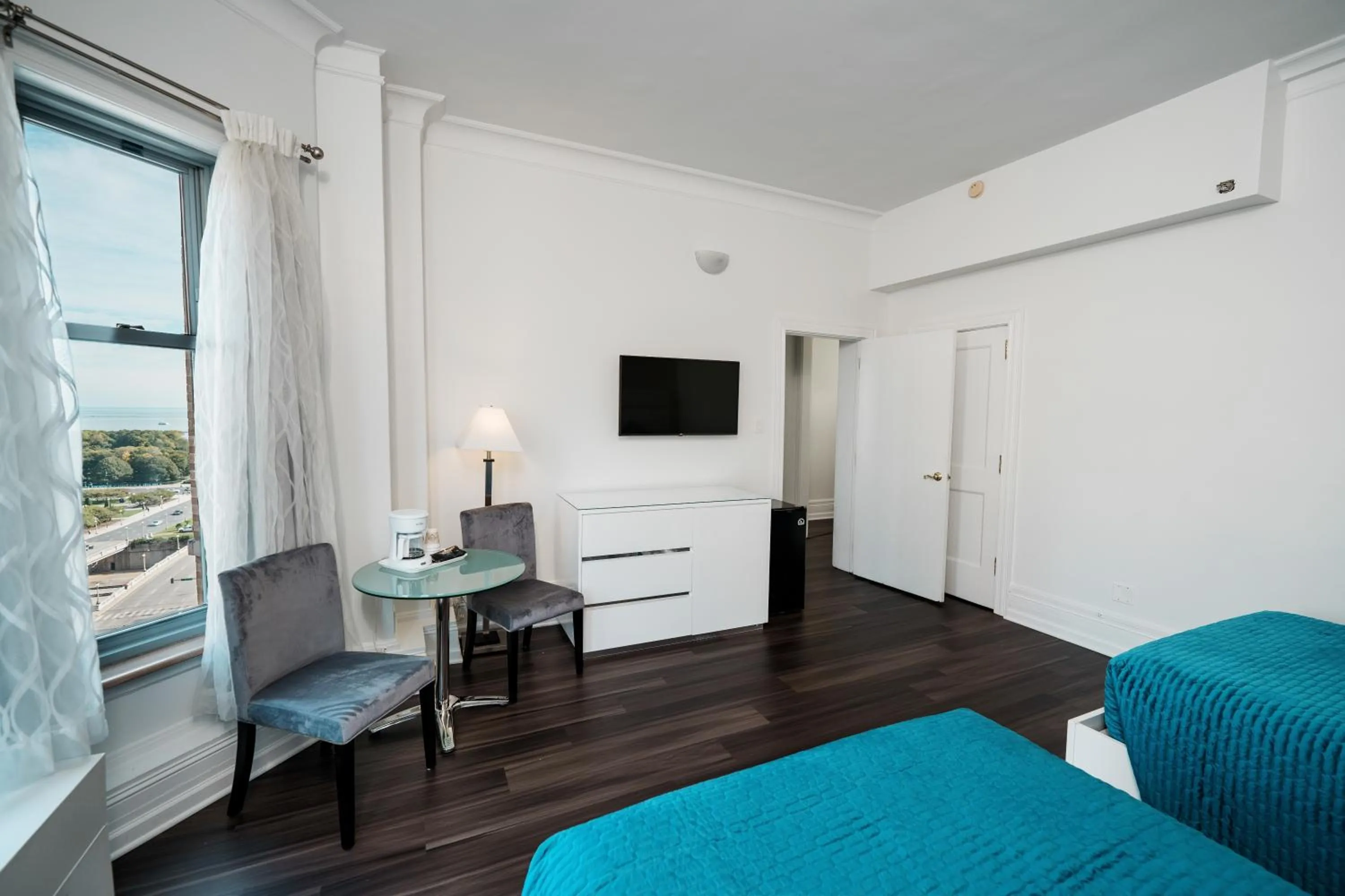 TV and multimedia, Bed in Congress Plaza Hotel Chicago