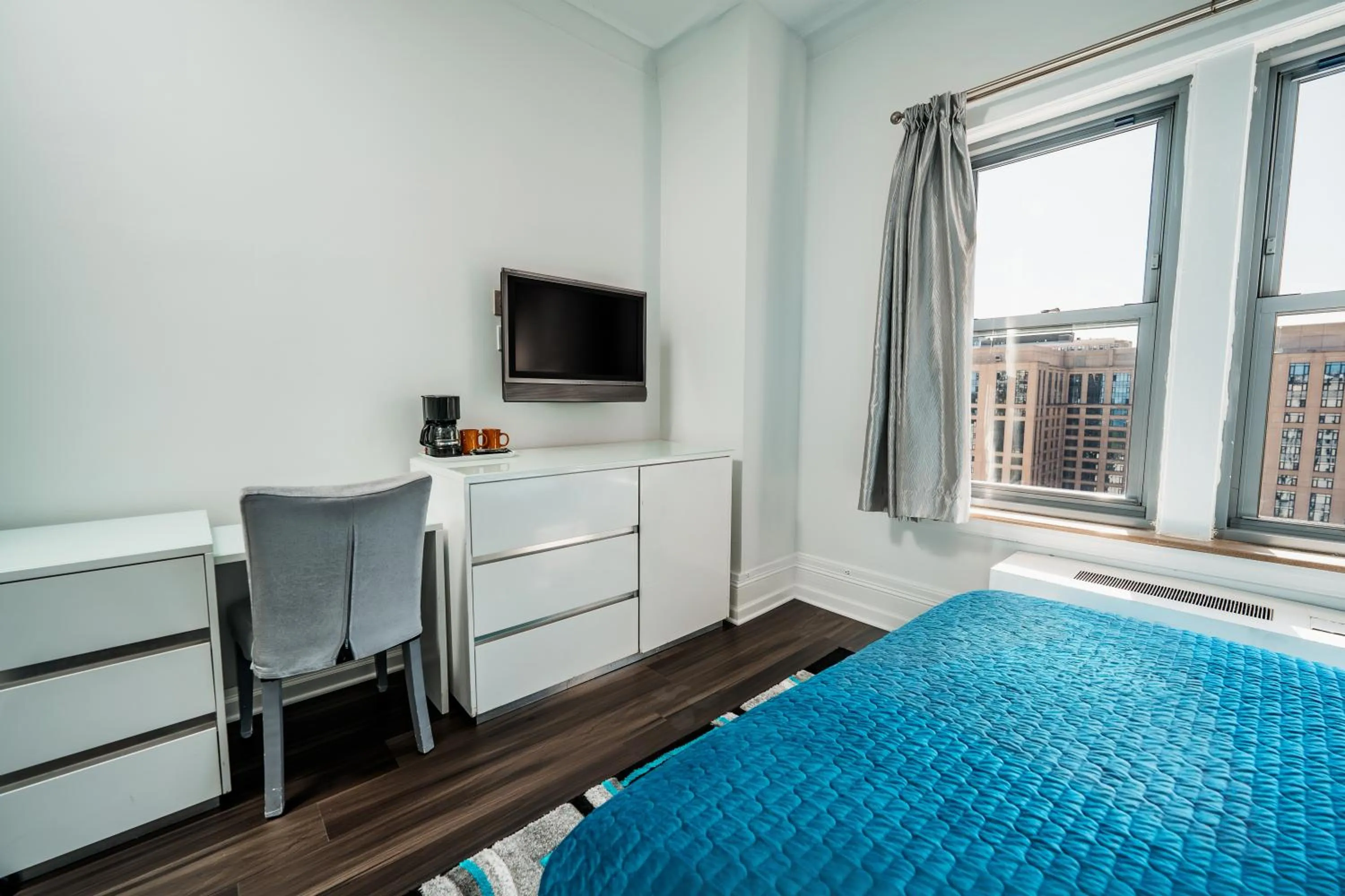 TV and multimedia, Bed in Congress Plaza Hotel Chicago