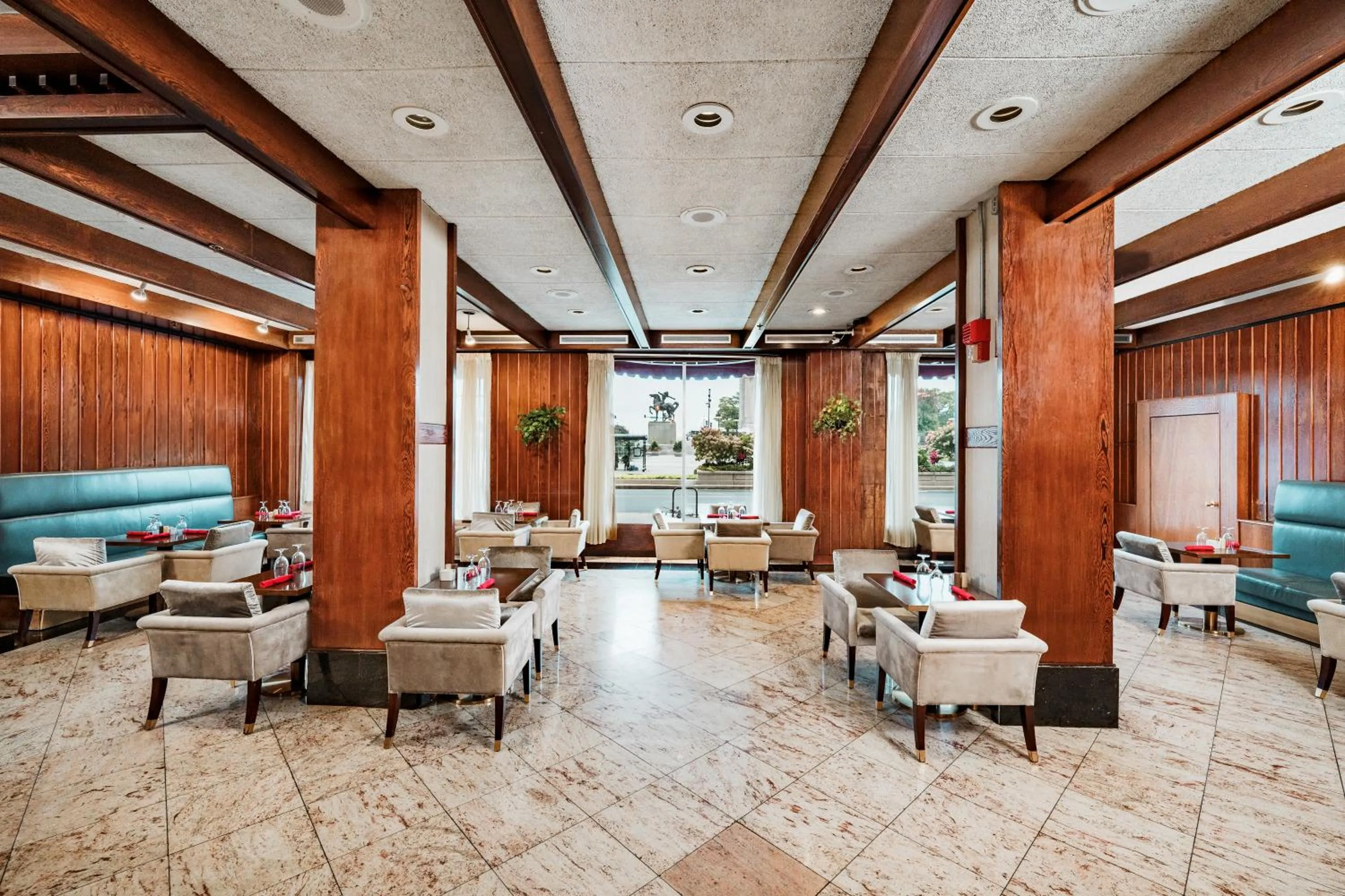 Restaurant/places to eat in Congress Plaza Hotel Chicago