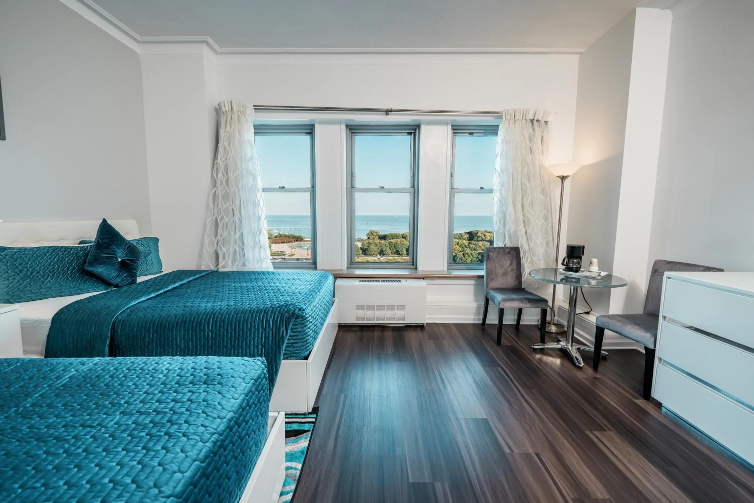 Bathroom, Bed in Congress Plaza Hotel Chicago