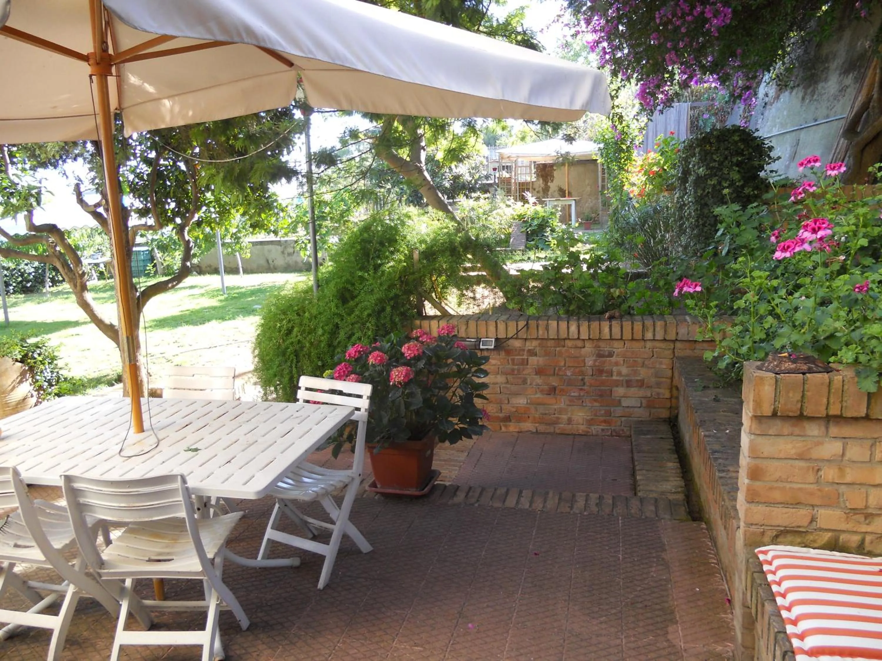 Patio in B&B Villa Delle Rondini