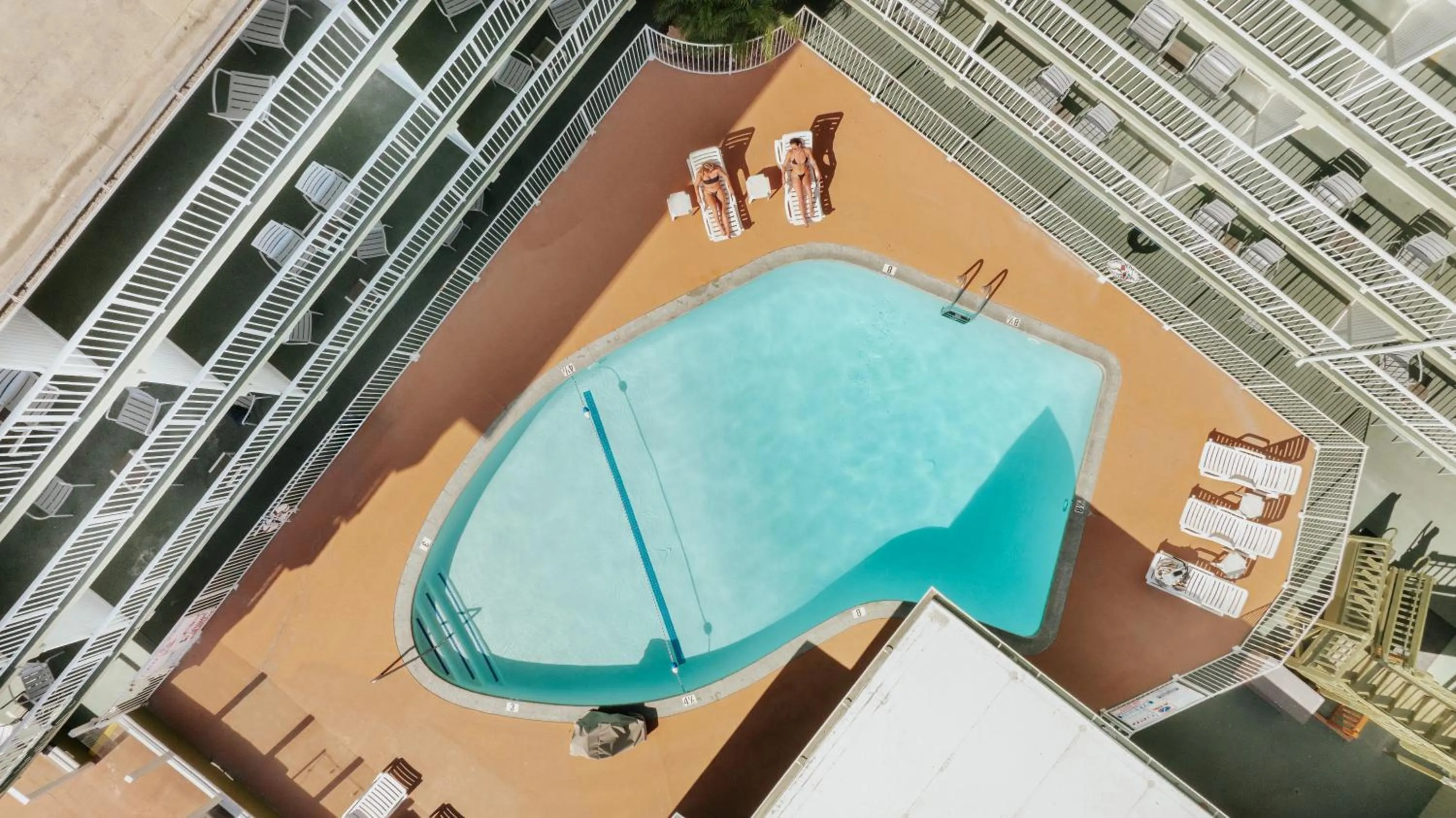 Day in Surfer Beach Hotel