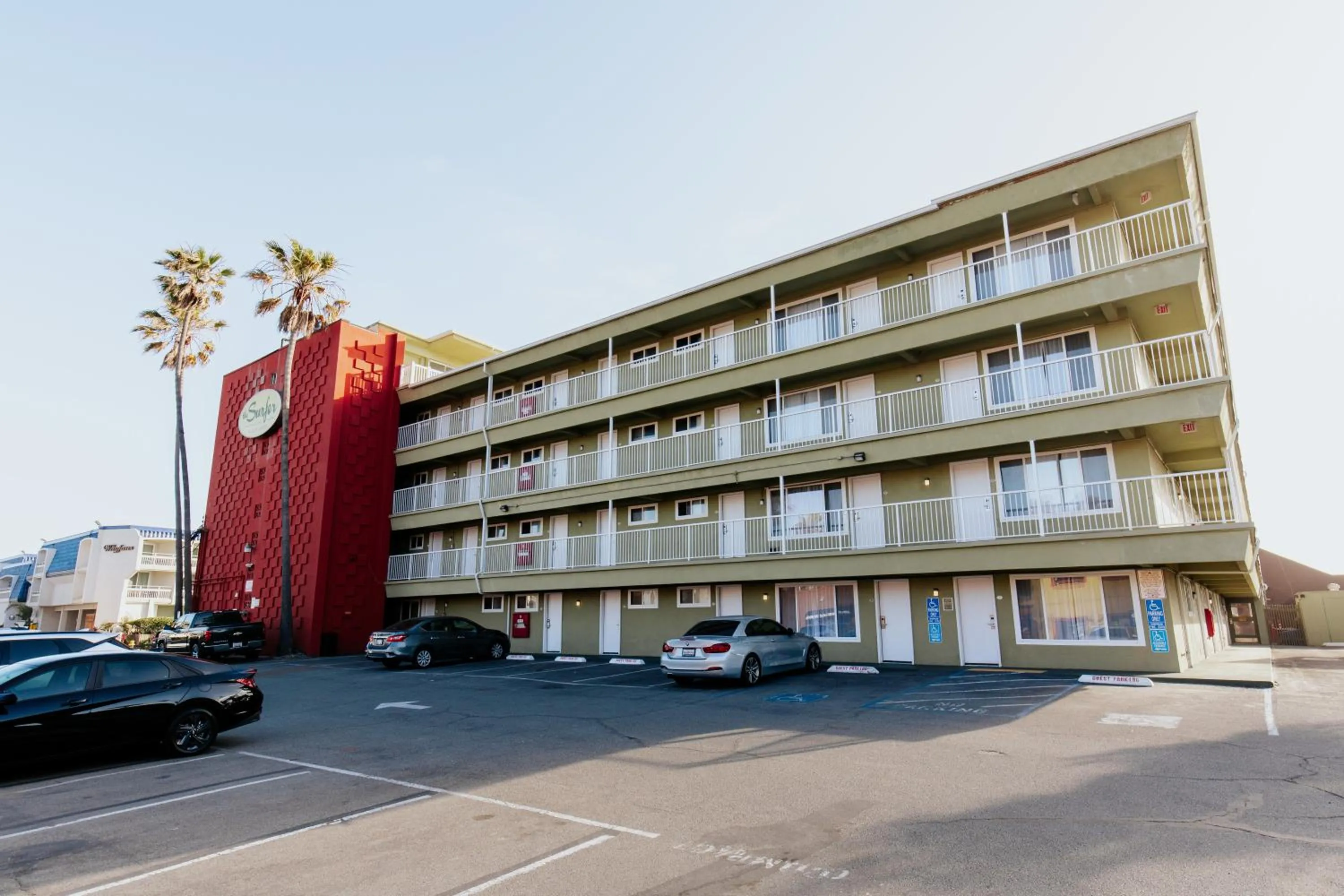 Parking in Surfer Beach Hotel