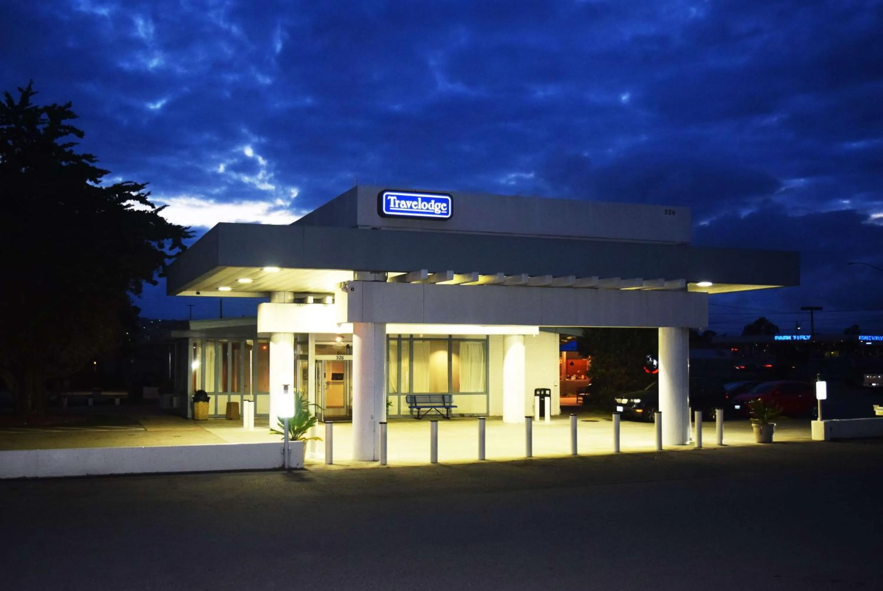 Property building in Travelodge by Wyndham San Francisco Airport North