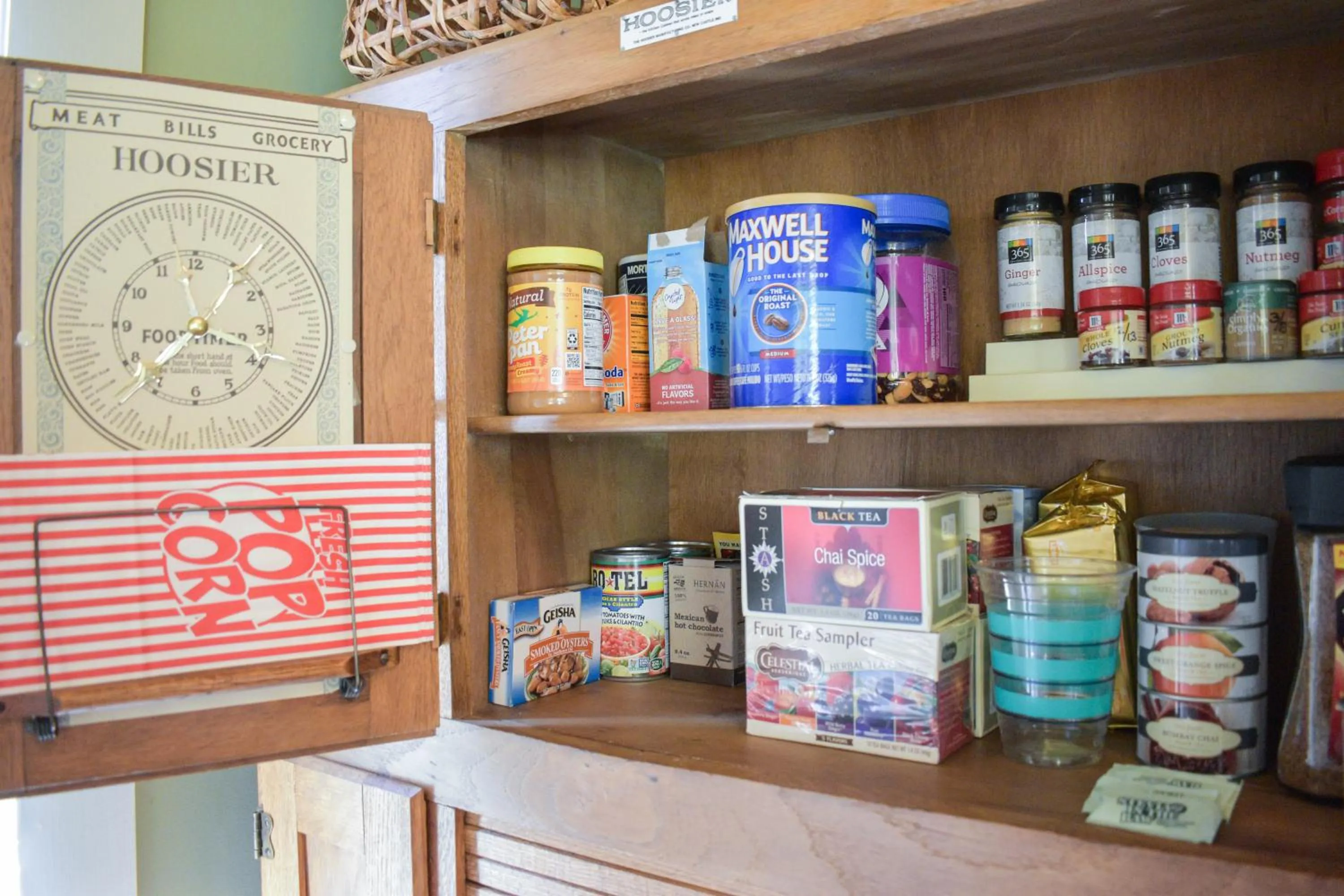 Coffee/tea facilities in Das Meyer Haus - Luxe Victorian