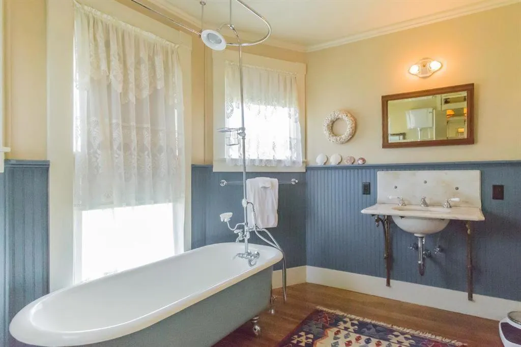Bathroom in Das Meyer Haus - Luxe Victorian