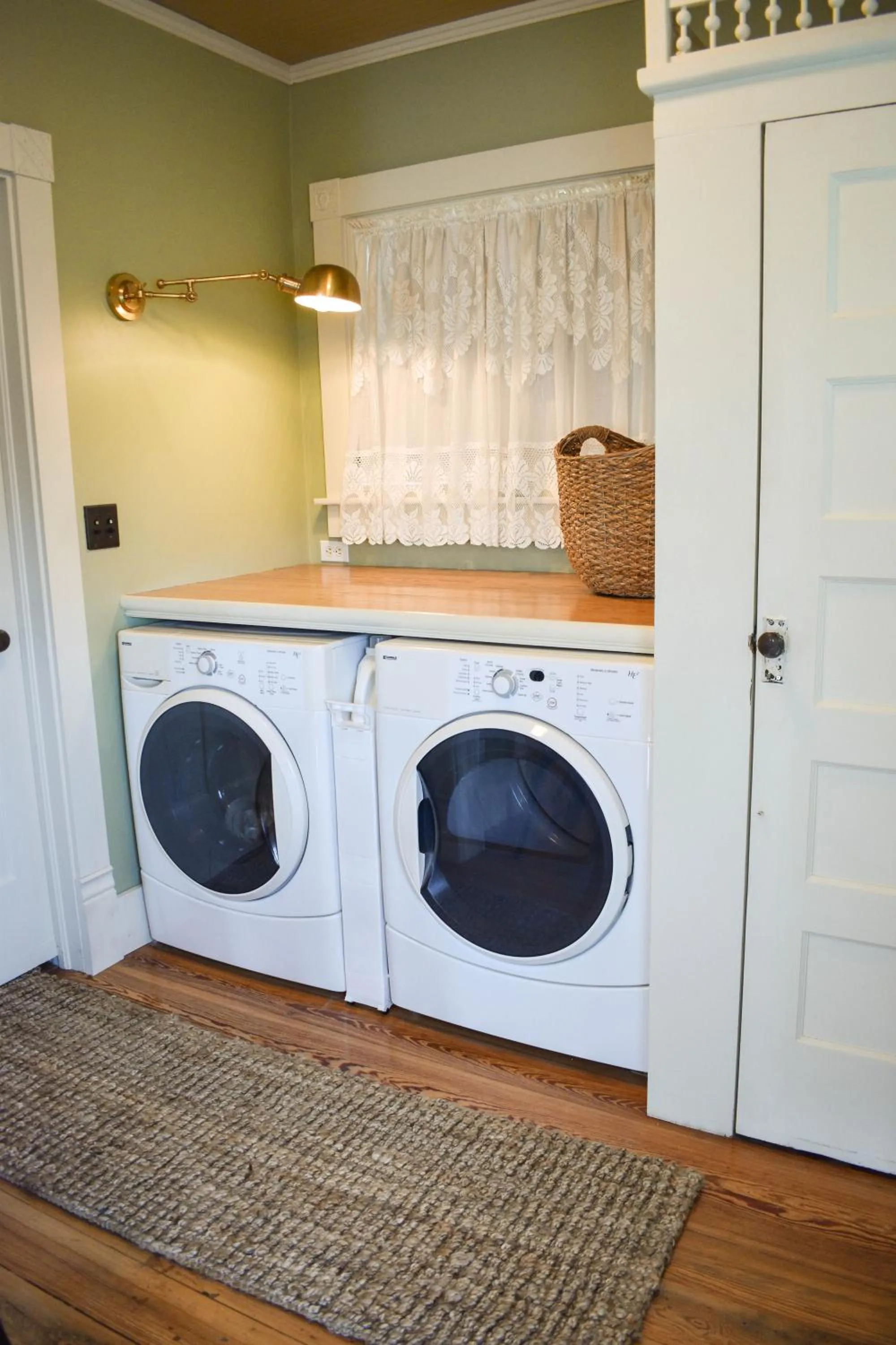 laundry in Das Meyer Haus - Luxe Victorian