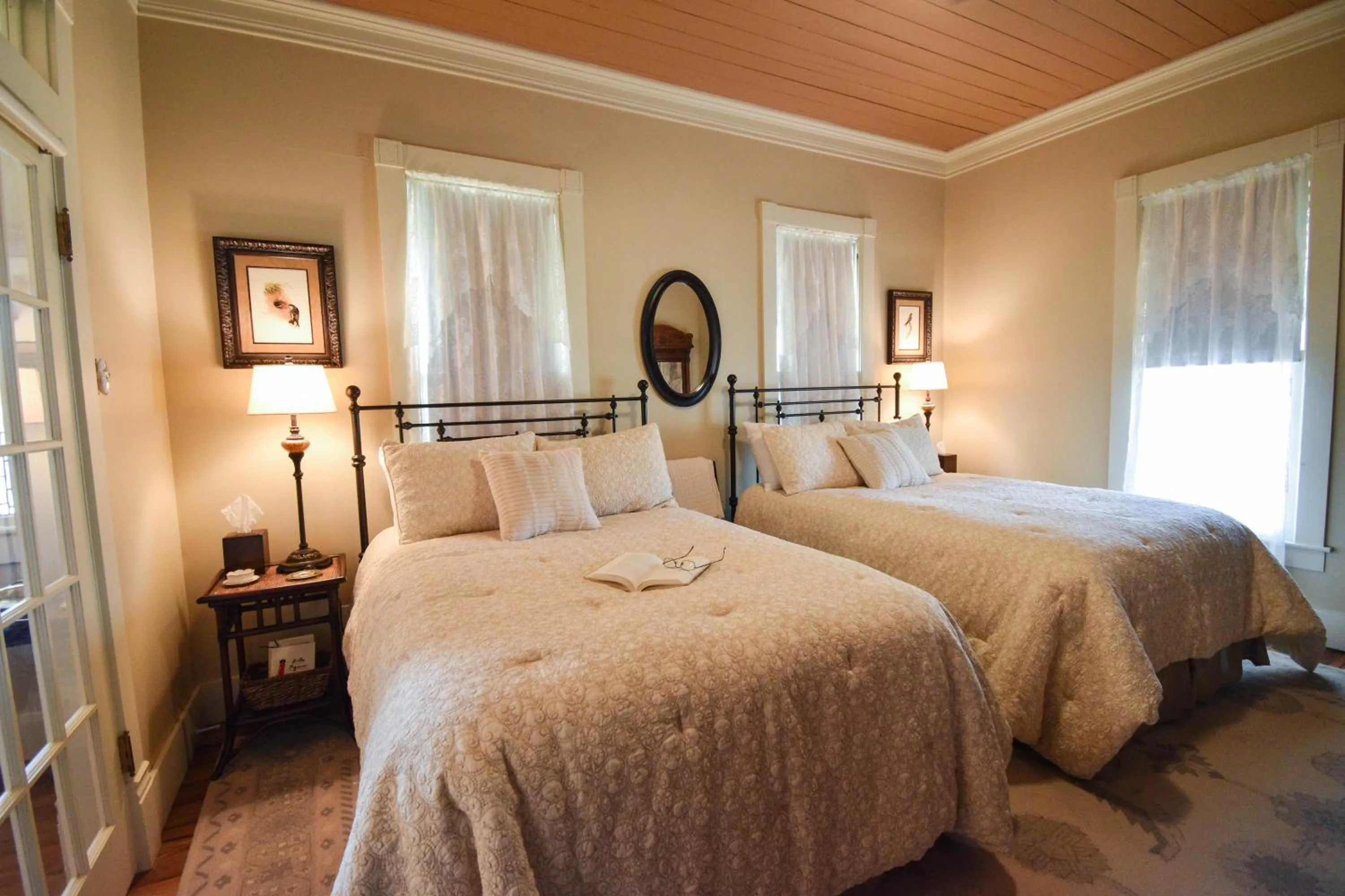 Bedroom, Bed in Das Meyer Haus - Luxe Victorian