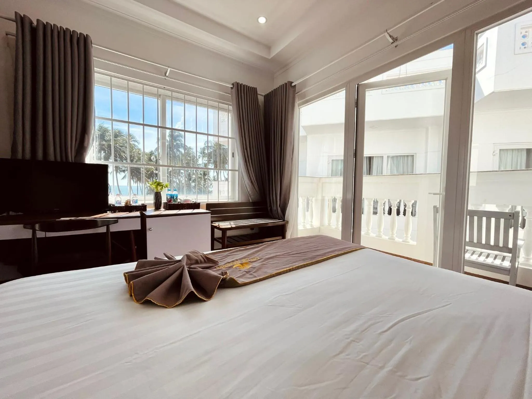 Landmark view, Bed in Lotus Garden Muine Resort & Spa