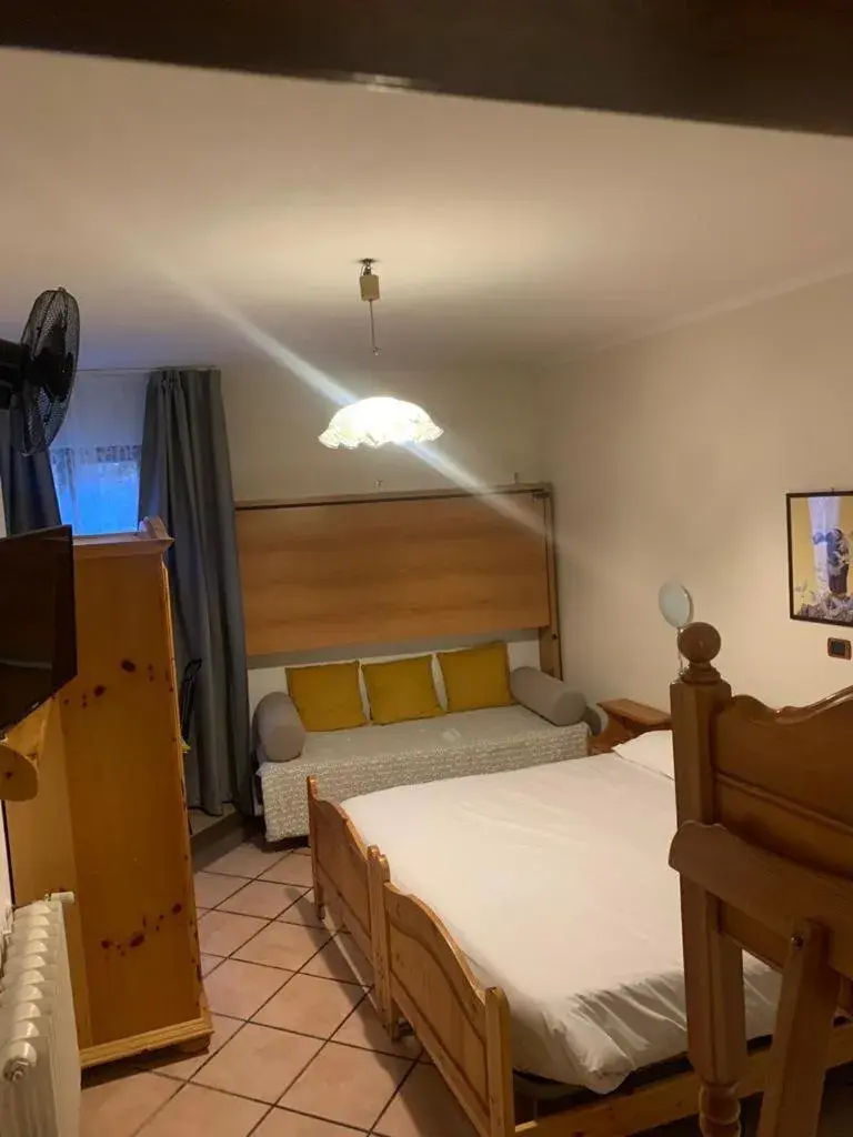 Standard Quadruple Room in Hotel Firenze Standard Quadruple Room in Hotel Firenze