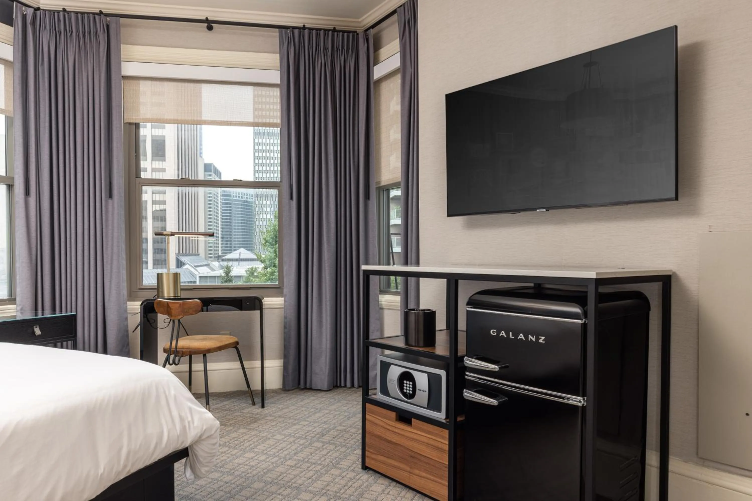 TV and multimedia, Bed in Copley Square Hotel, a FOUND Hotel