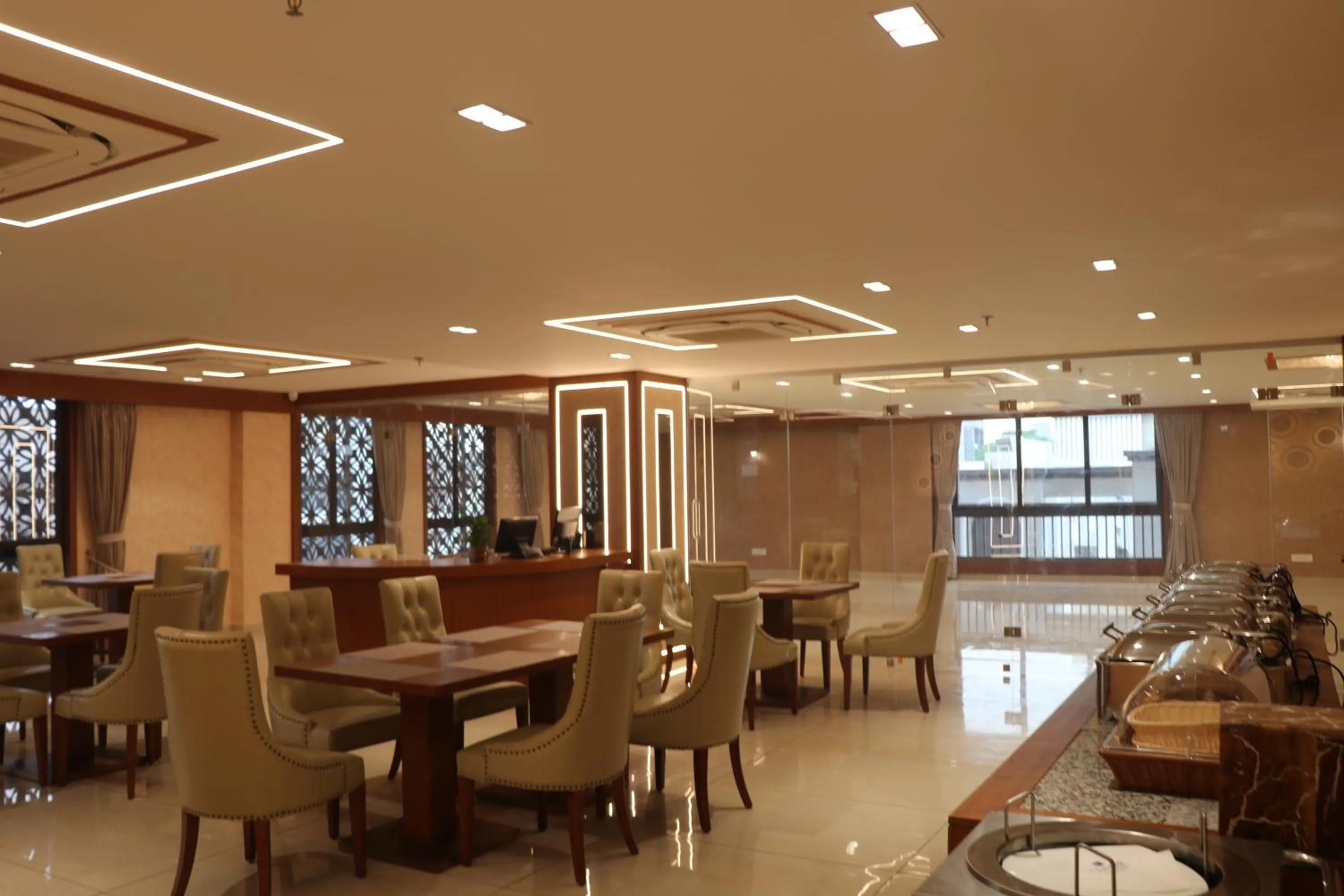 Restaurant/places to eat in SK Lords Inn Ahmedabad