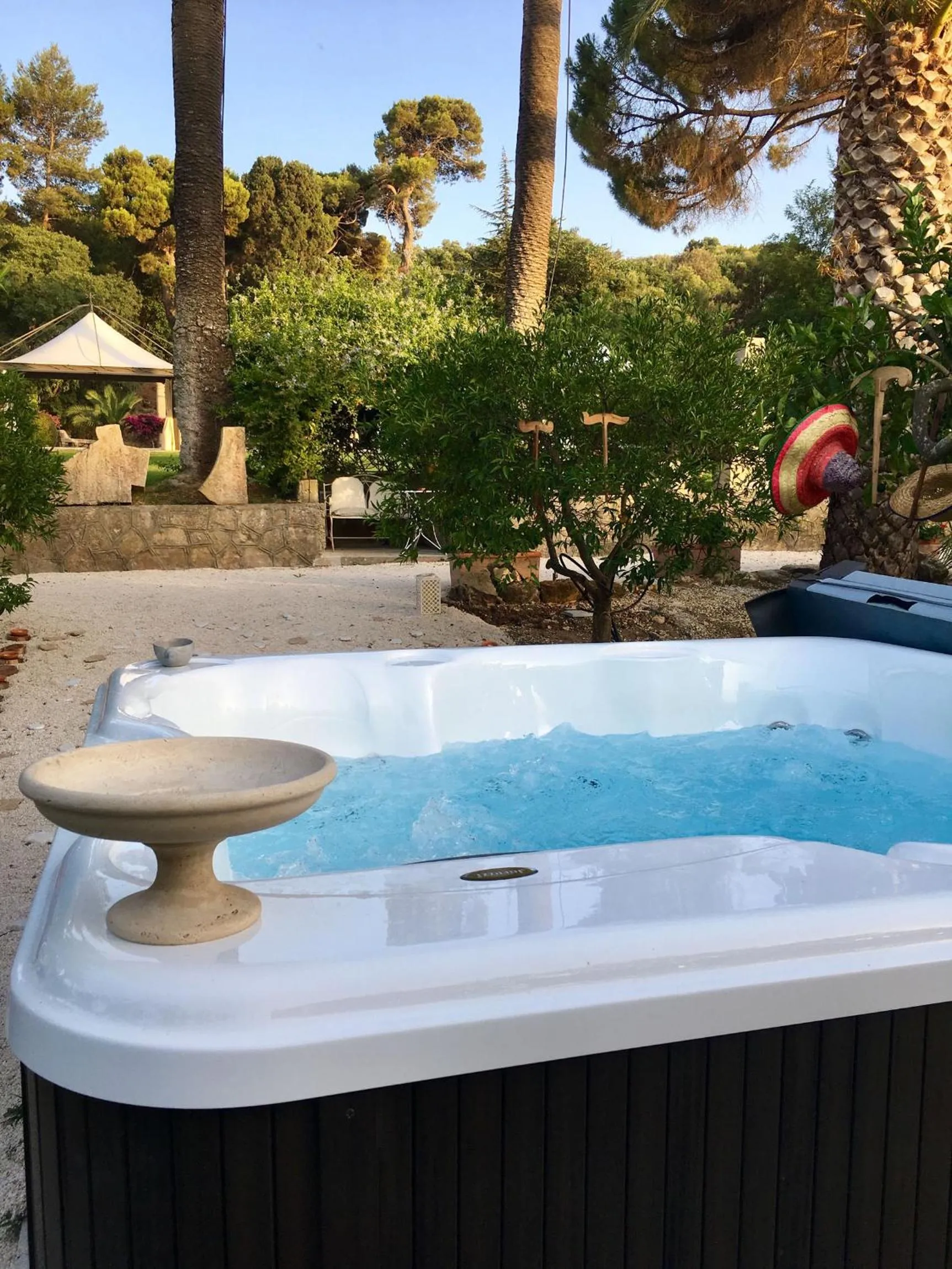 Hot Tub in Bed And Breakfast Villa Pilati