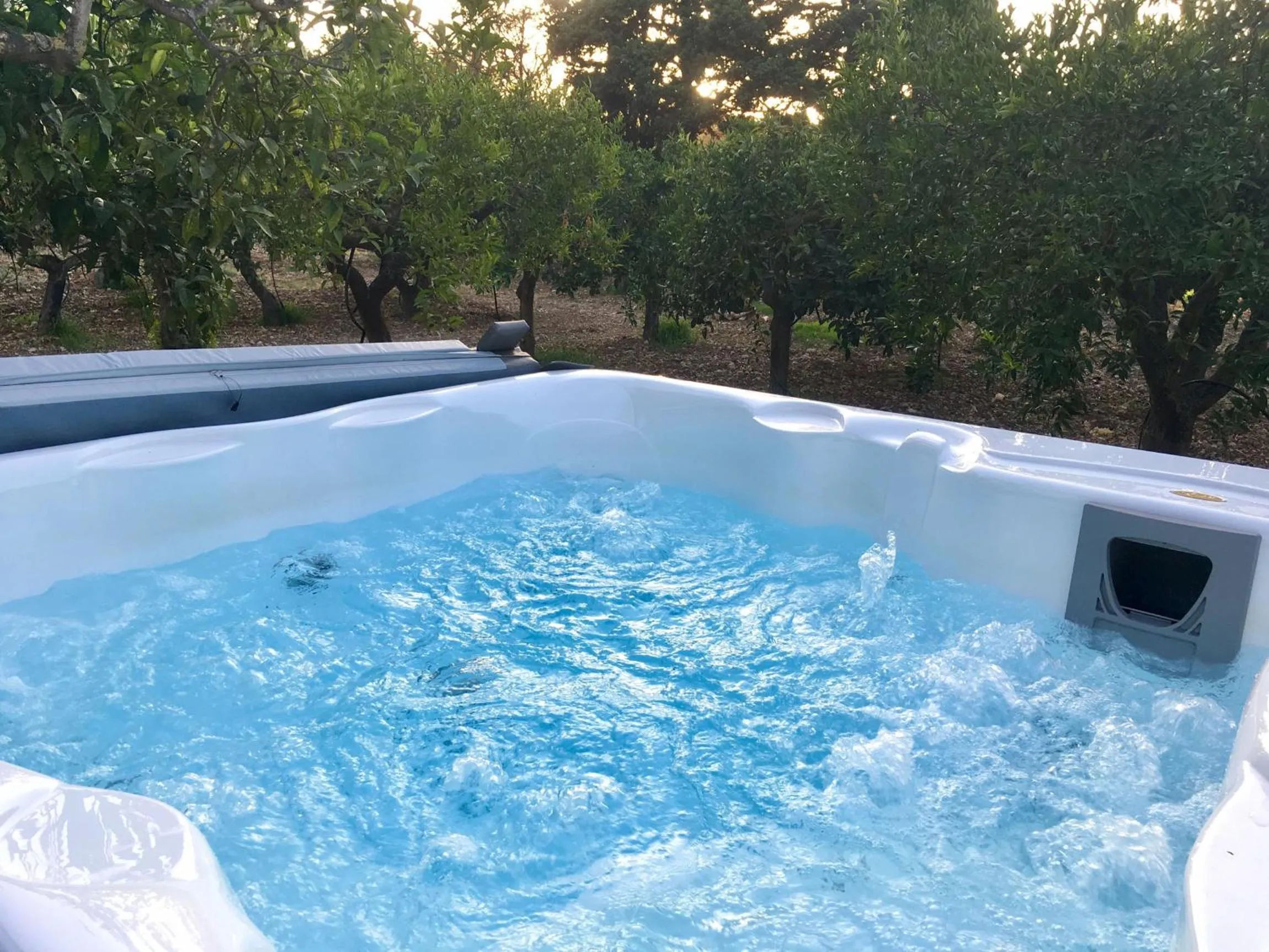 Hot Tub in Bed And Breakfast Villa Pilati